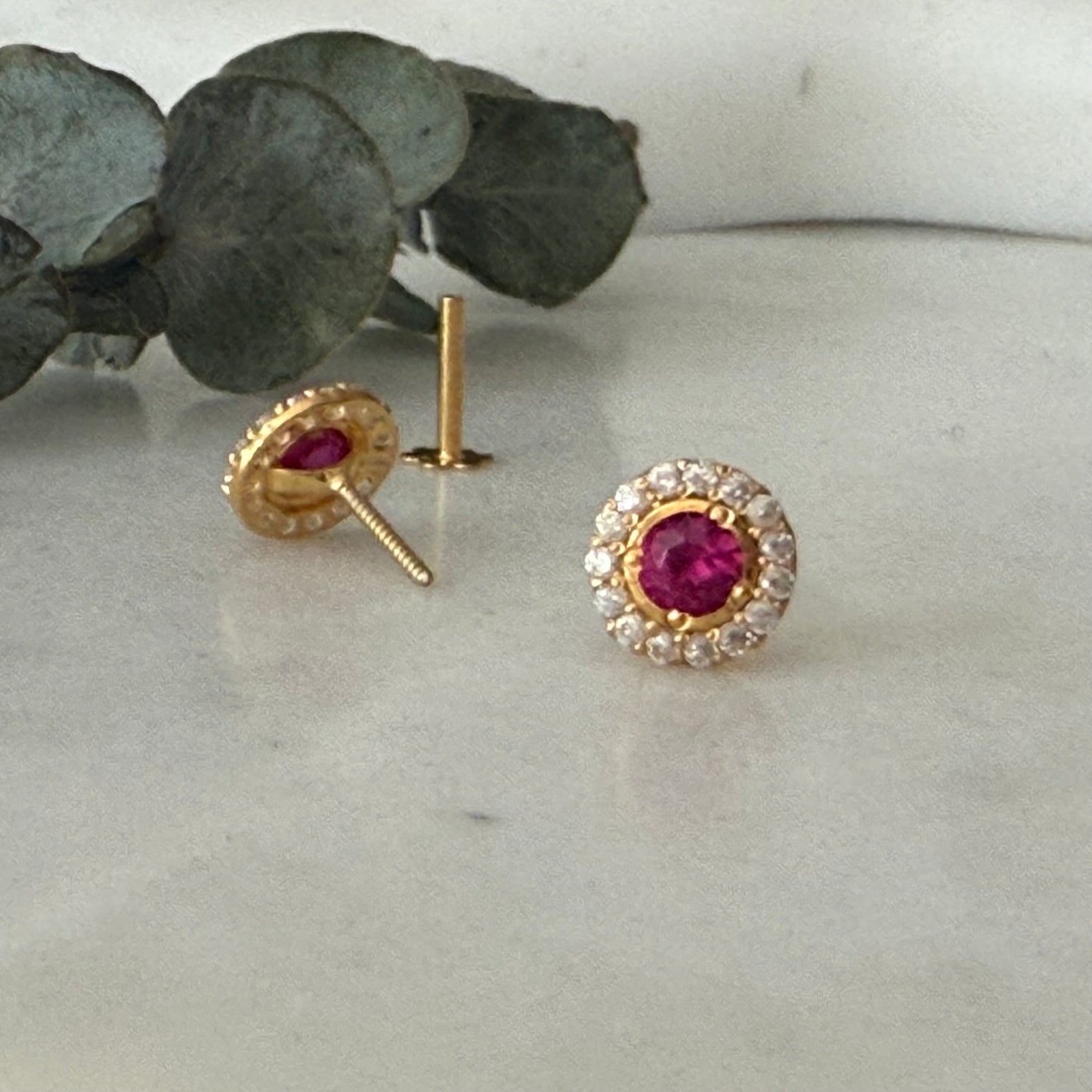 14 carat gold stud pair | small