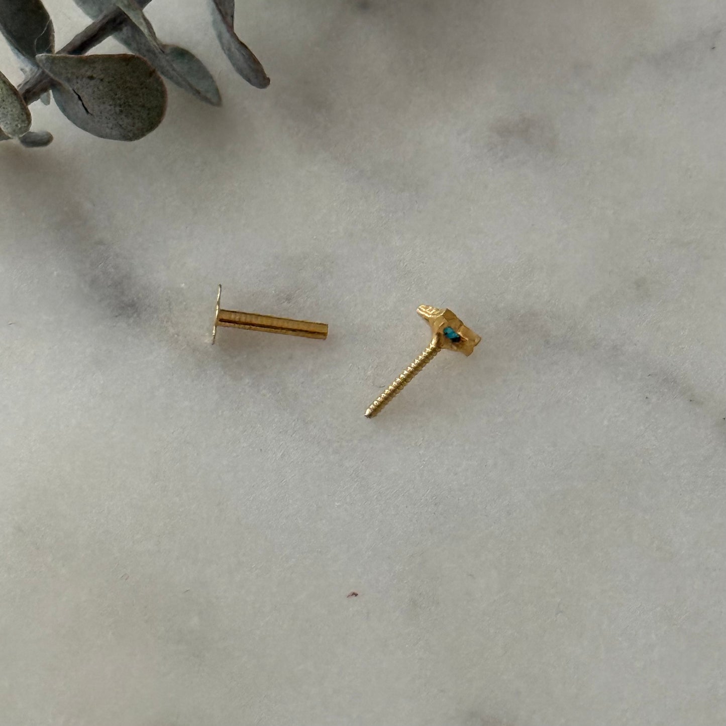 14ct gold single star stud