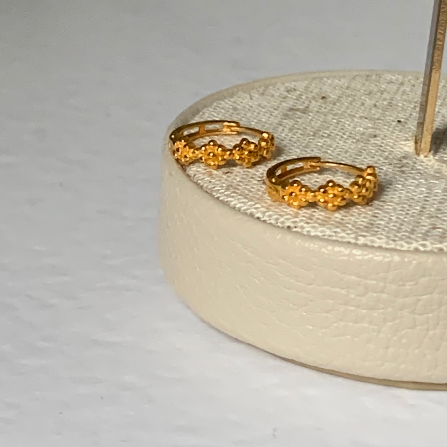 18ct Gold Huggies | 8mm