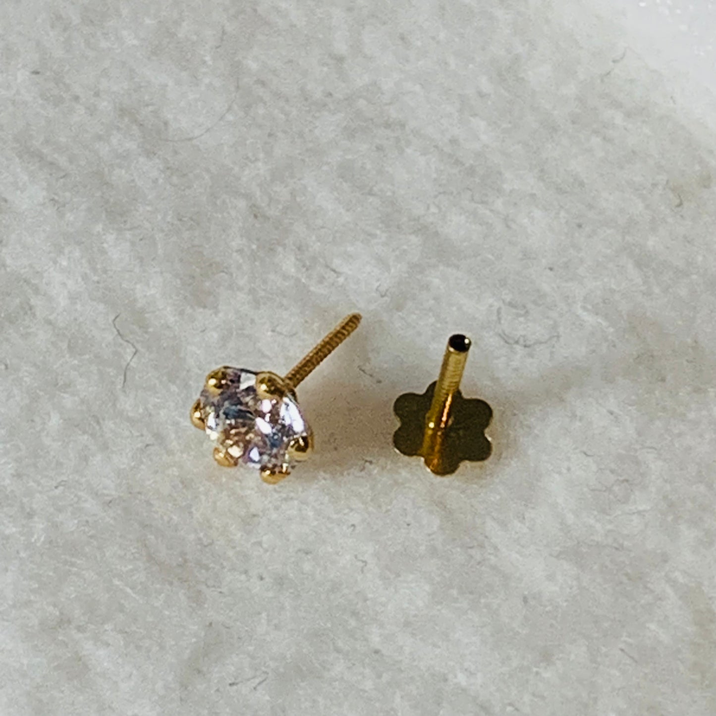 18ct Single 5mm Stud