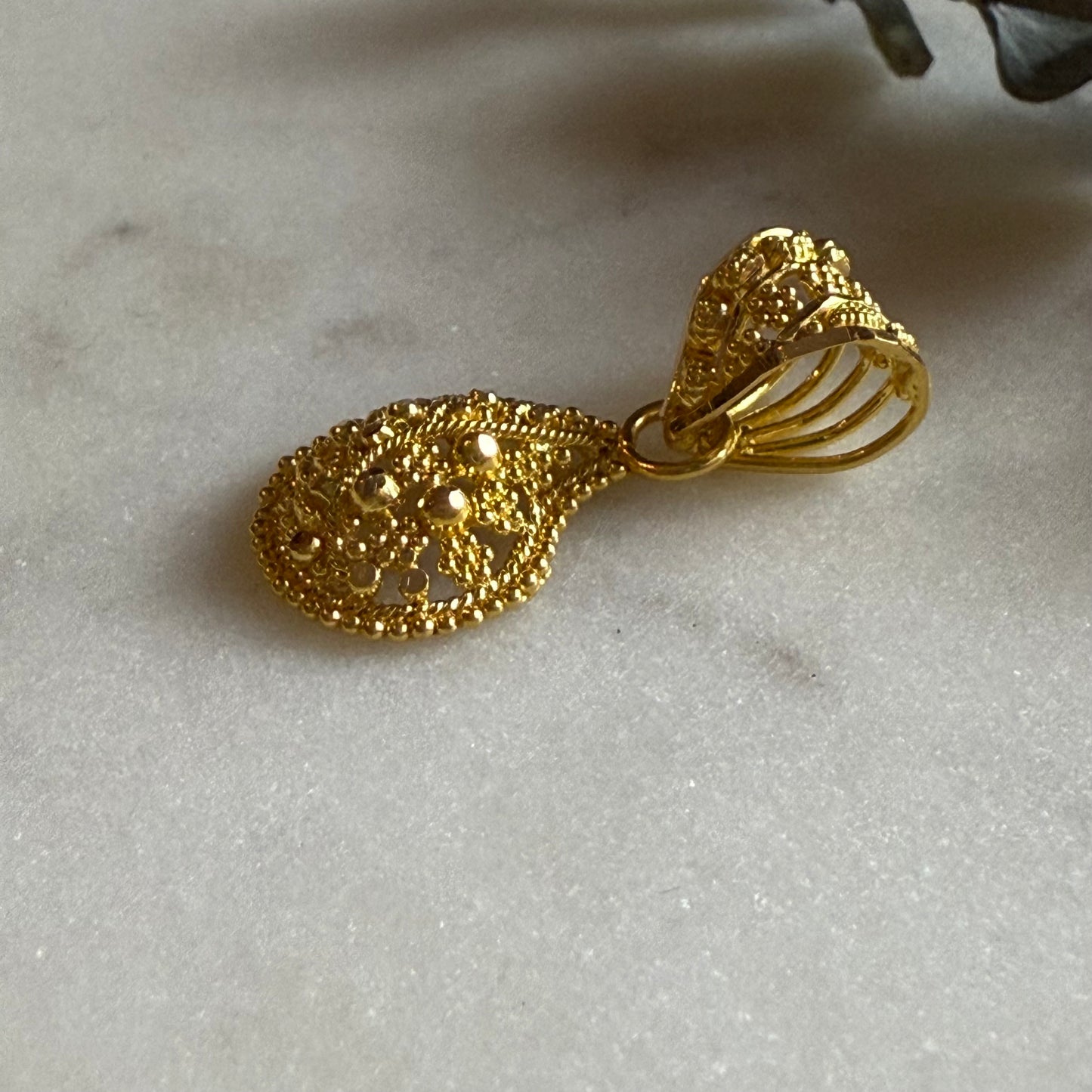 22ct gold small pendant