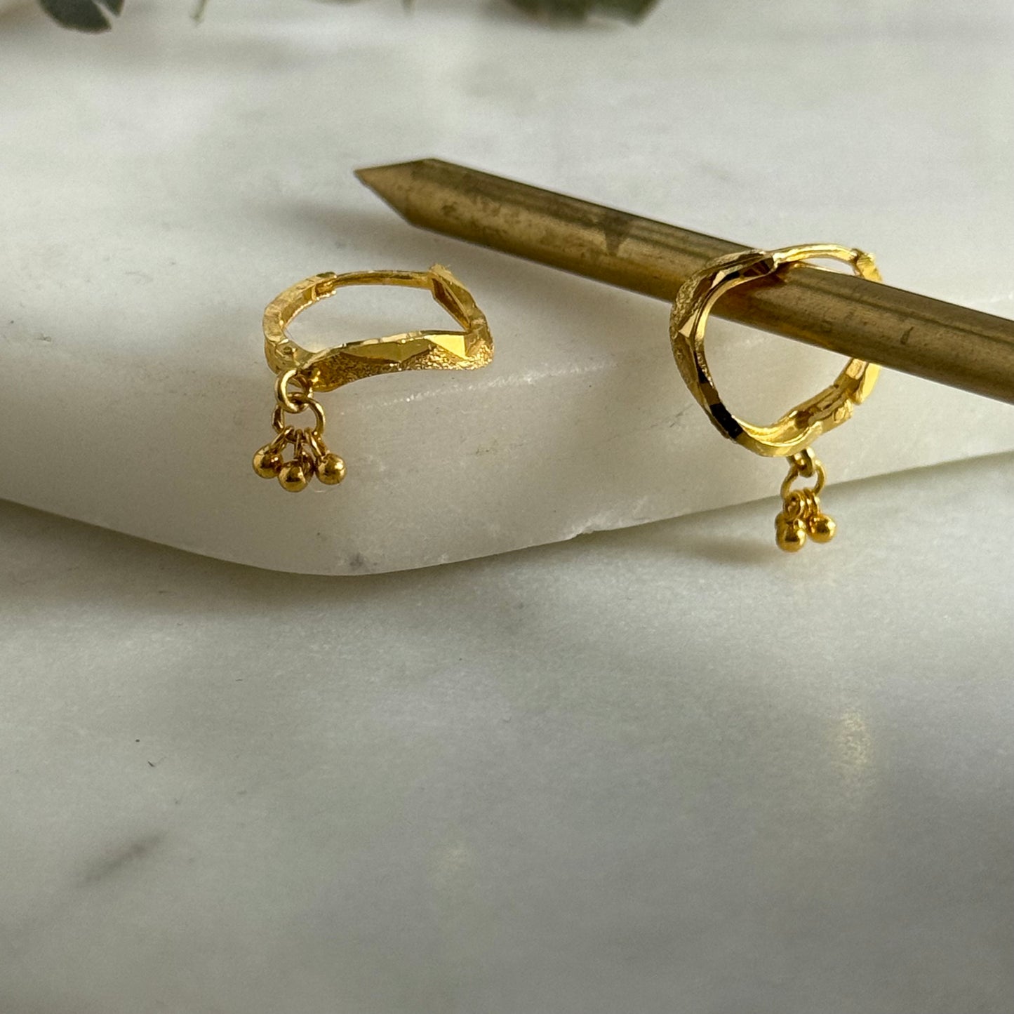 18ct Wave Huggies | 9mm