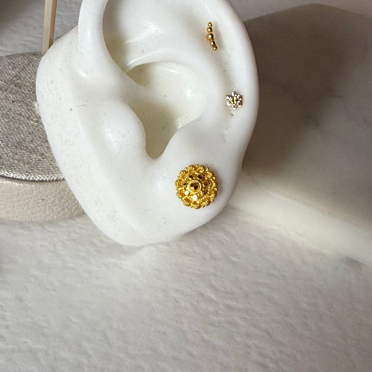 22ct gold stud pair | 9mm