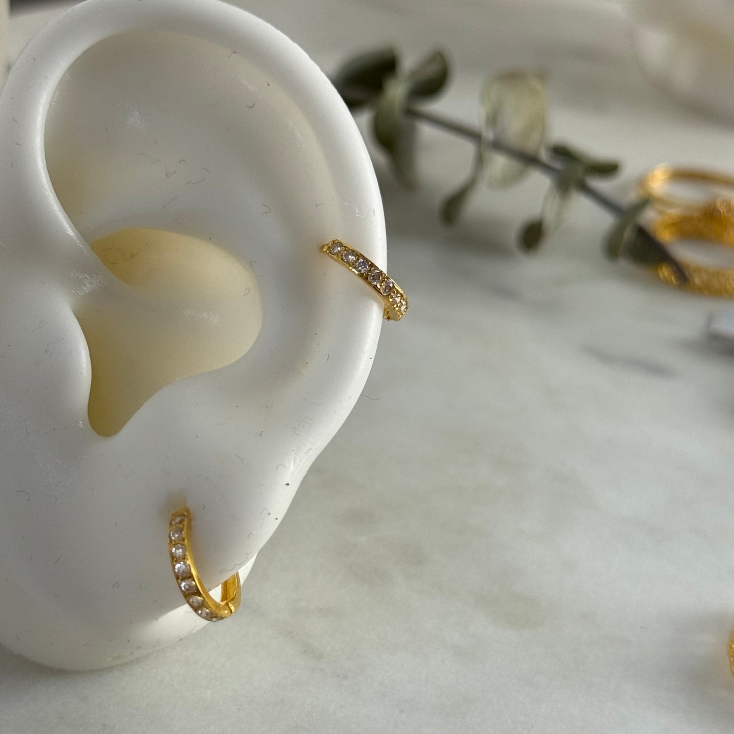 18ct gold cz single hoop | 8.5mm