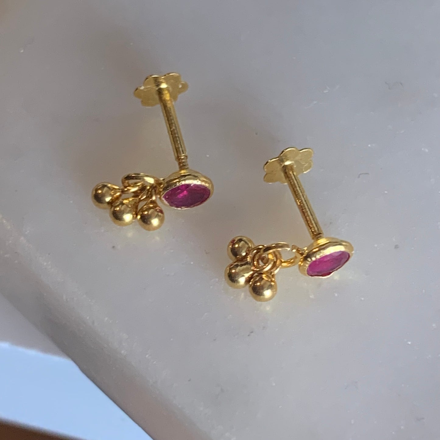 18ct Gold Dangly Stud Pair
