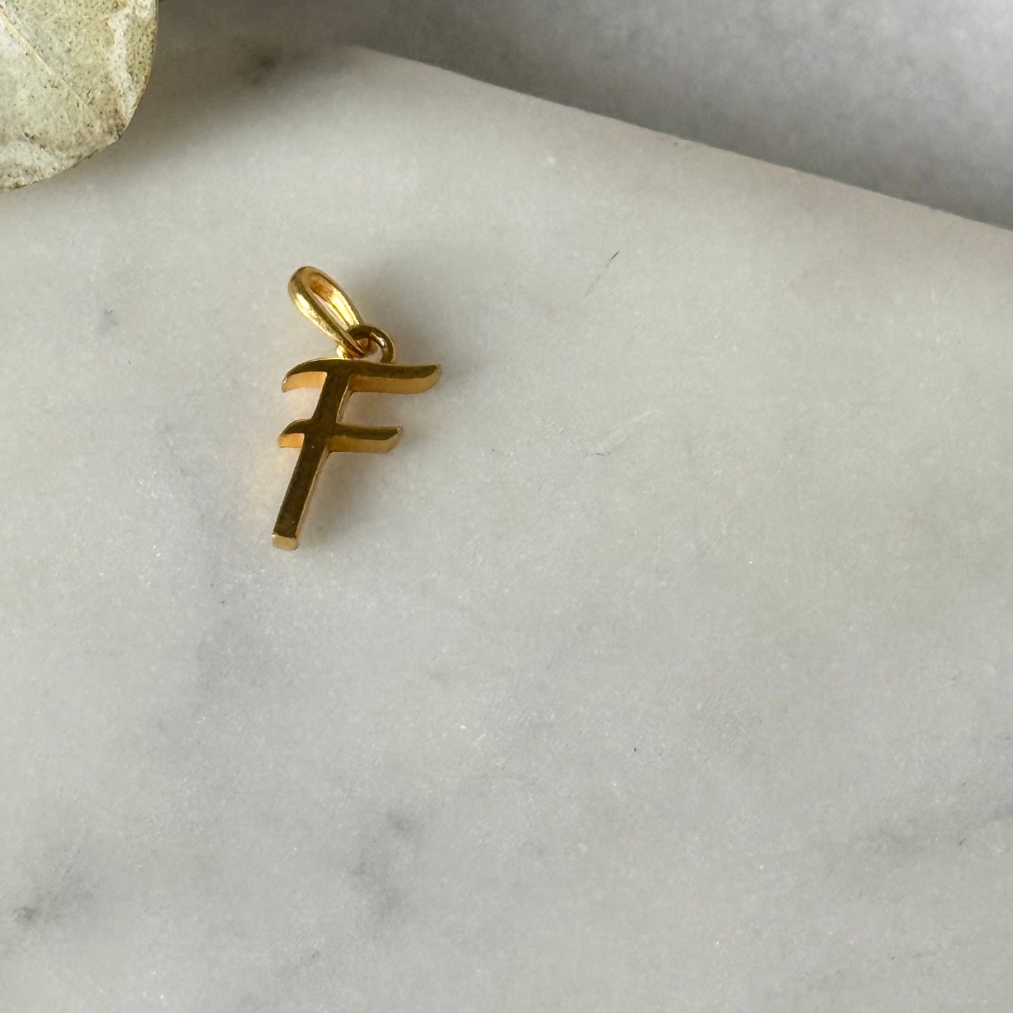 22ct gold initial F pendant