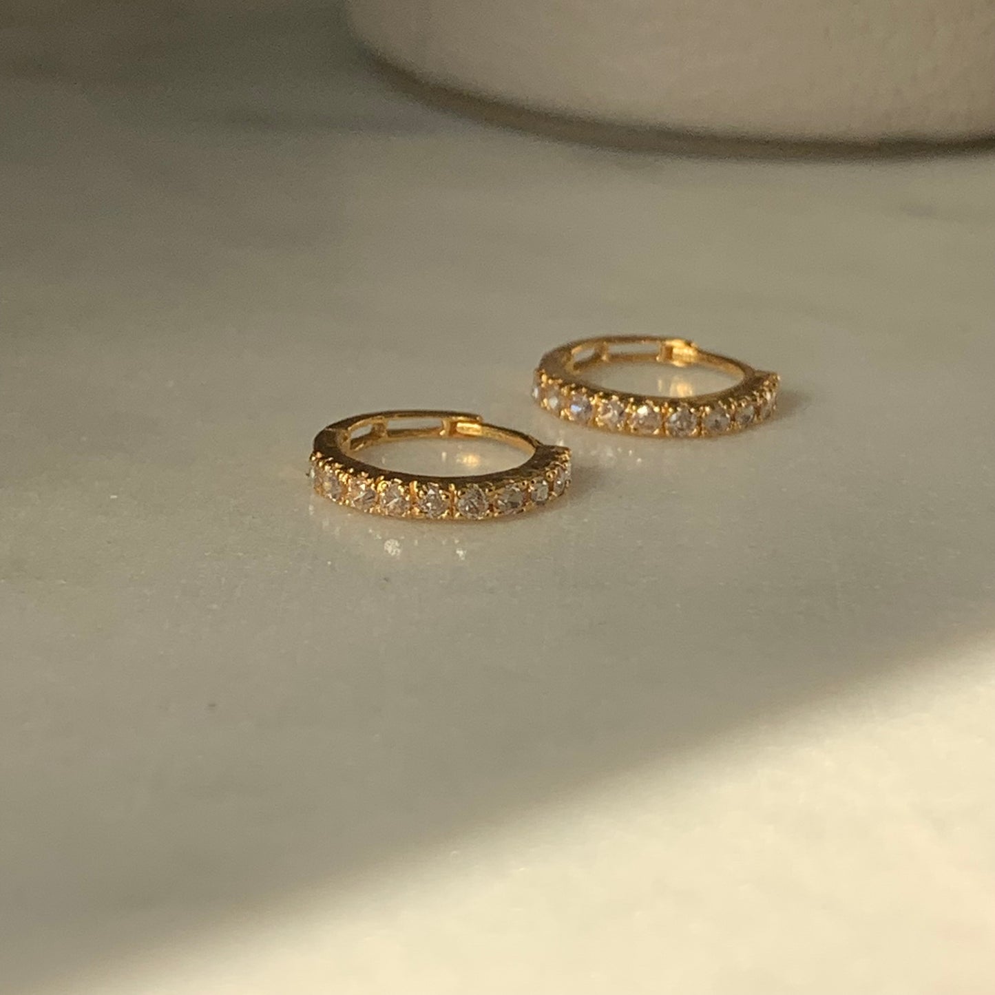 18ct Gold Huggies | 8mm (2)