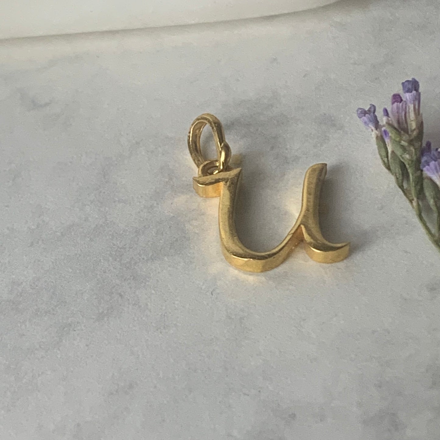 22ct Gold ‘u’ pendant