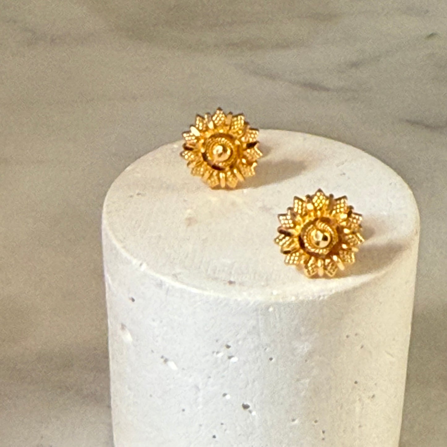 22ct gold stud pair | 9mm