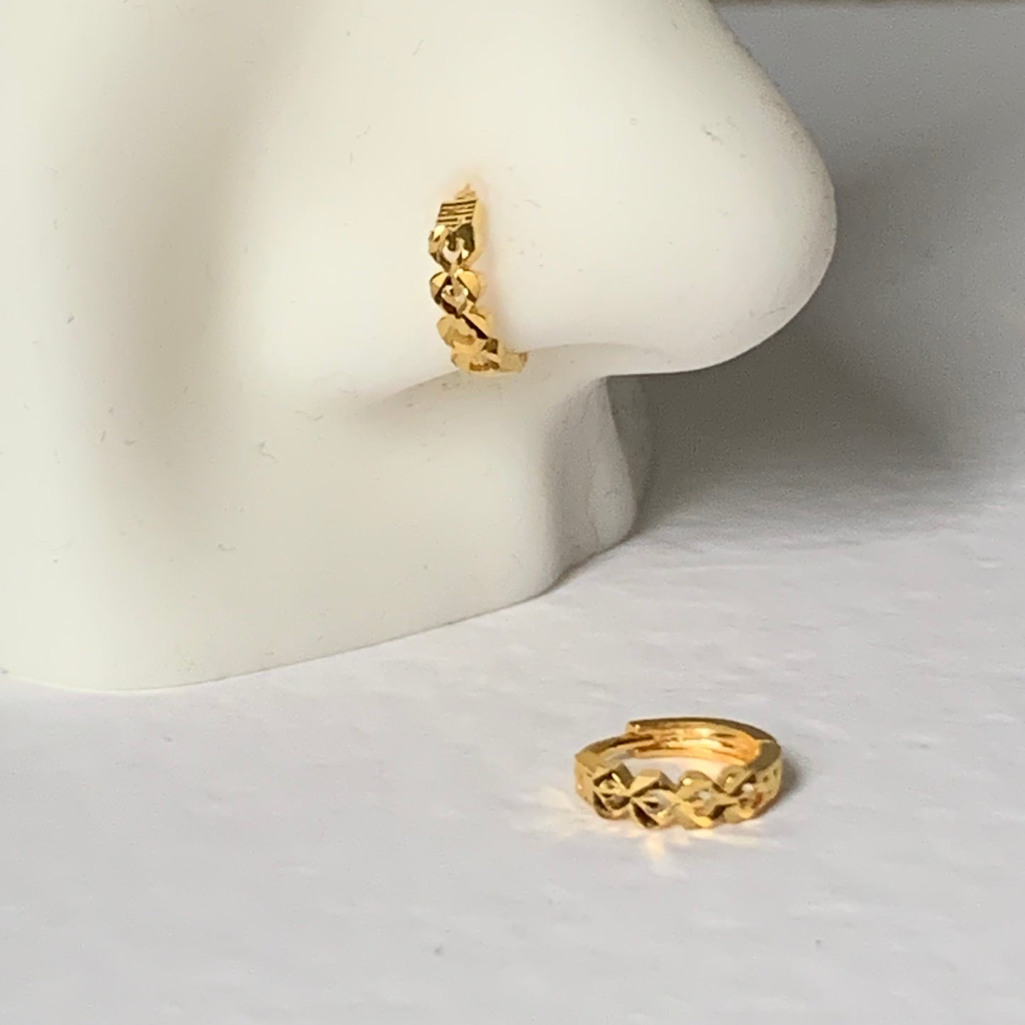 18ct Gold Heart Hoop | 7mm