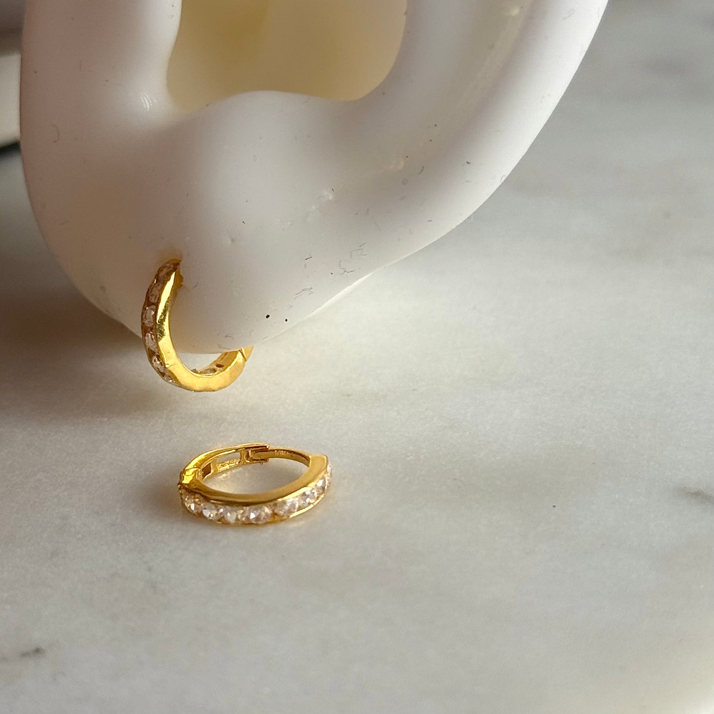 18ct gold cz Huggies | 8mm