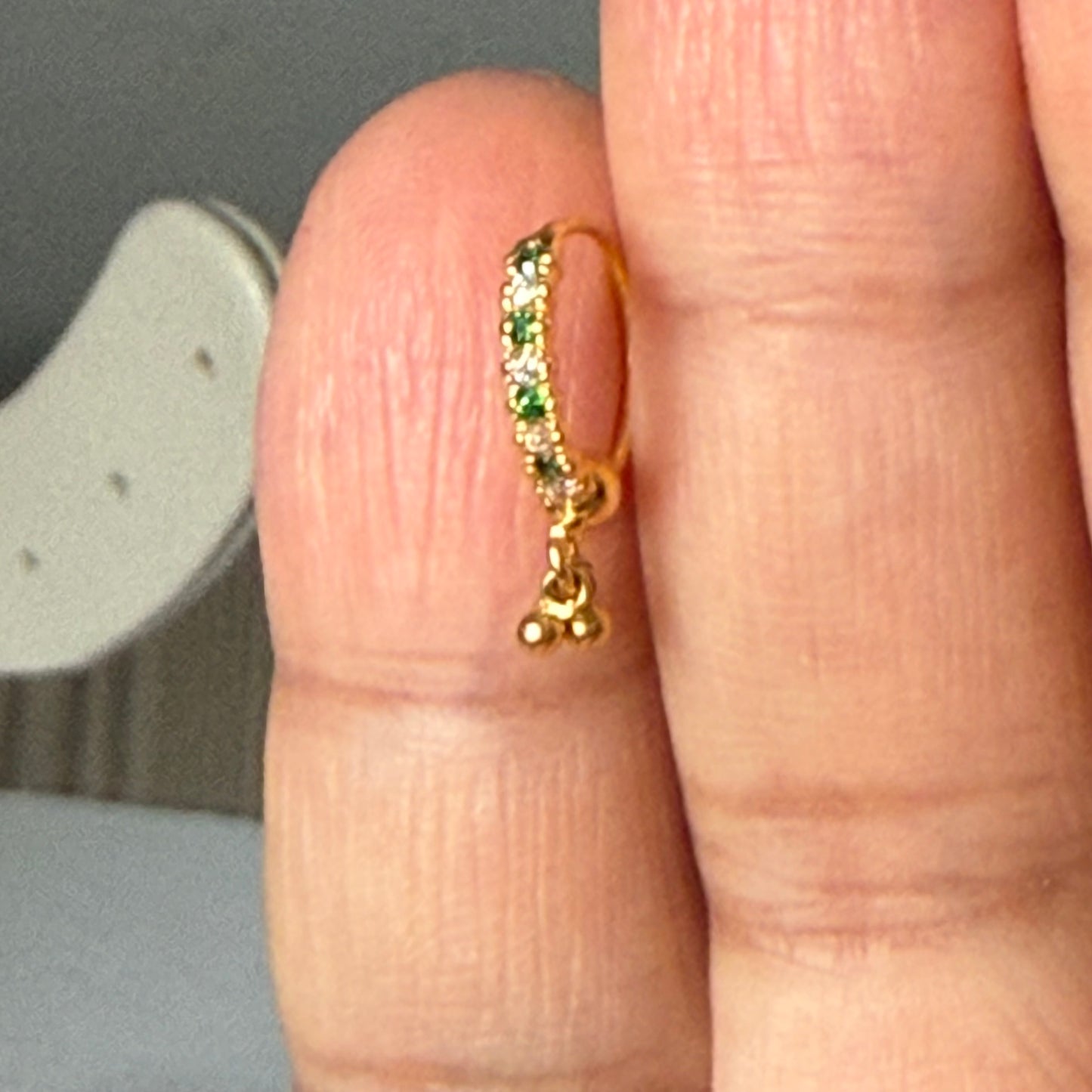 18ct gold single hoop | green
