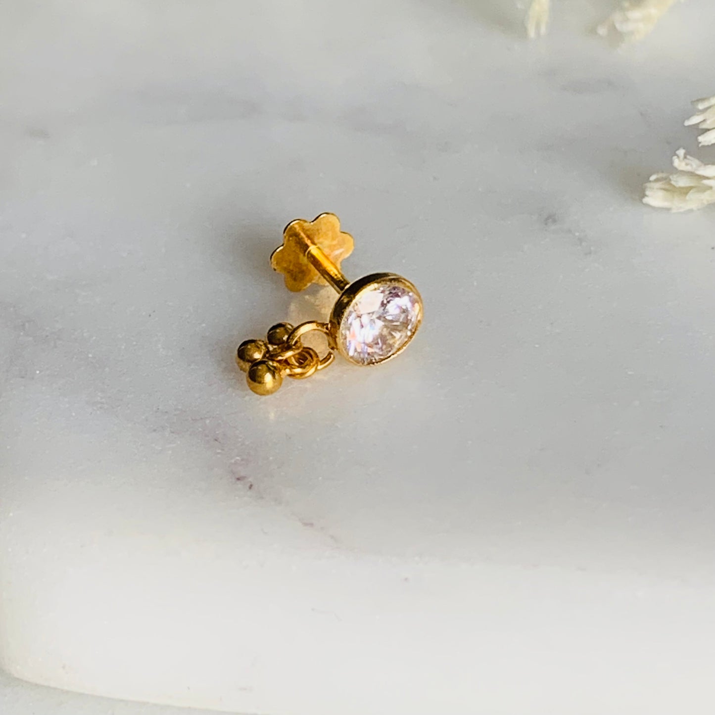 18ct Gold Single Dangly Stud