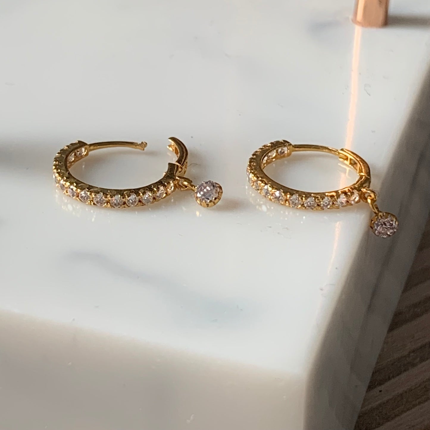 18ct gold dangly hoop pair | 10mm