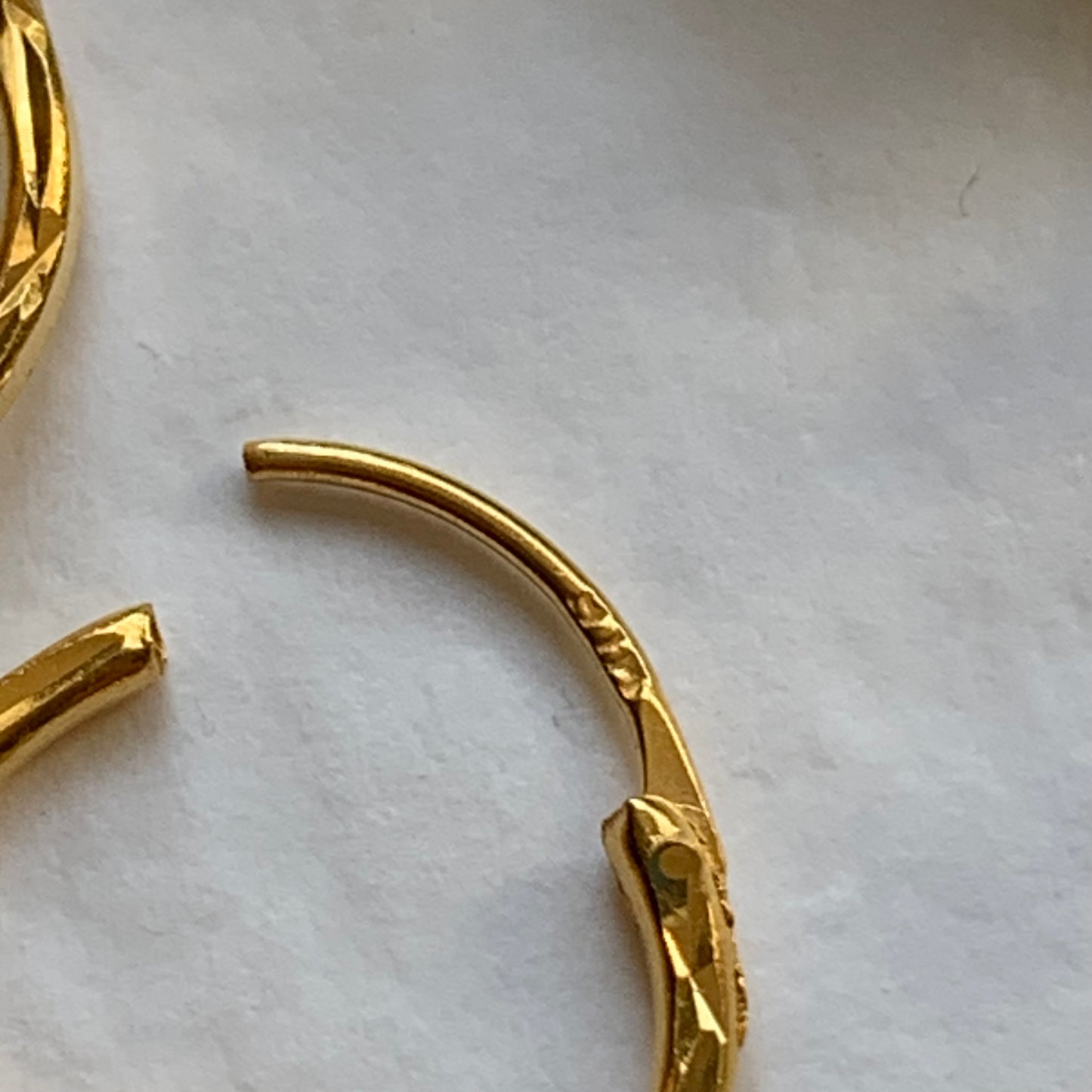 22ct gold hoop pair | small (3)
