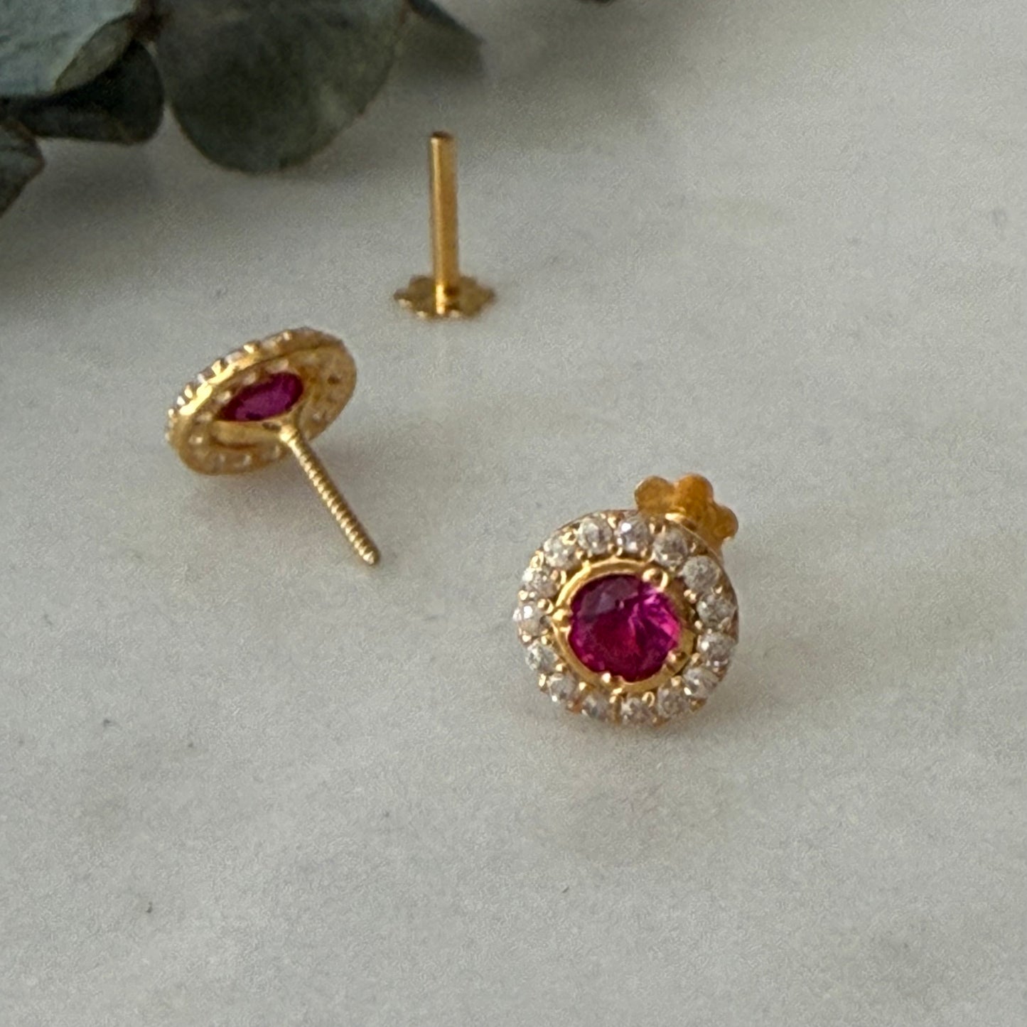 14 carat gold stud pair | small
