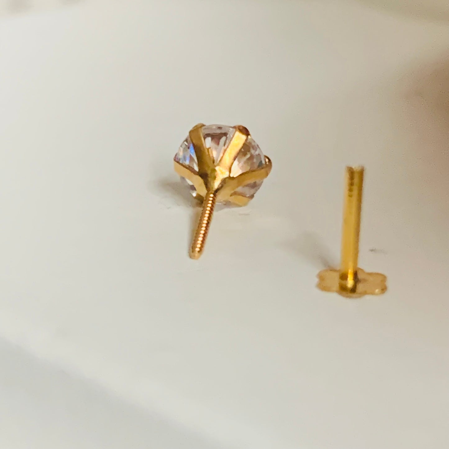 18ct Single 5mm Stud