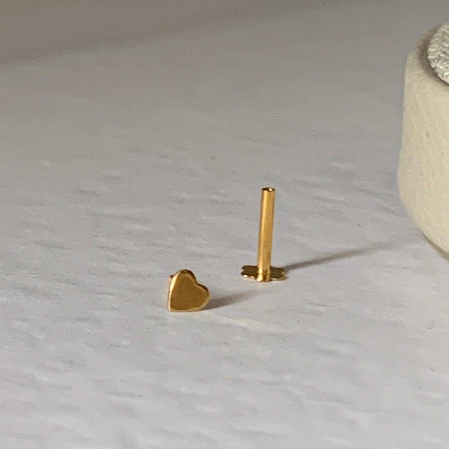 18ct Heart Stud | small