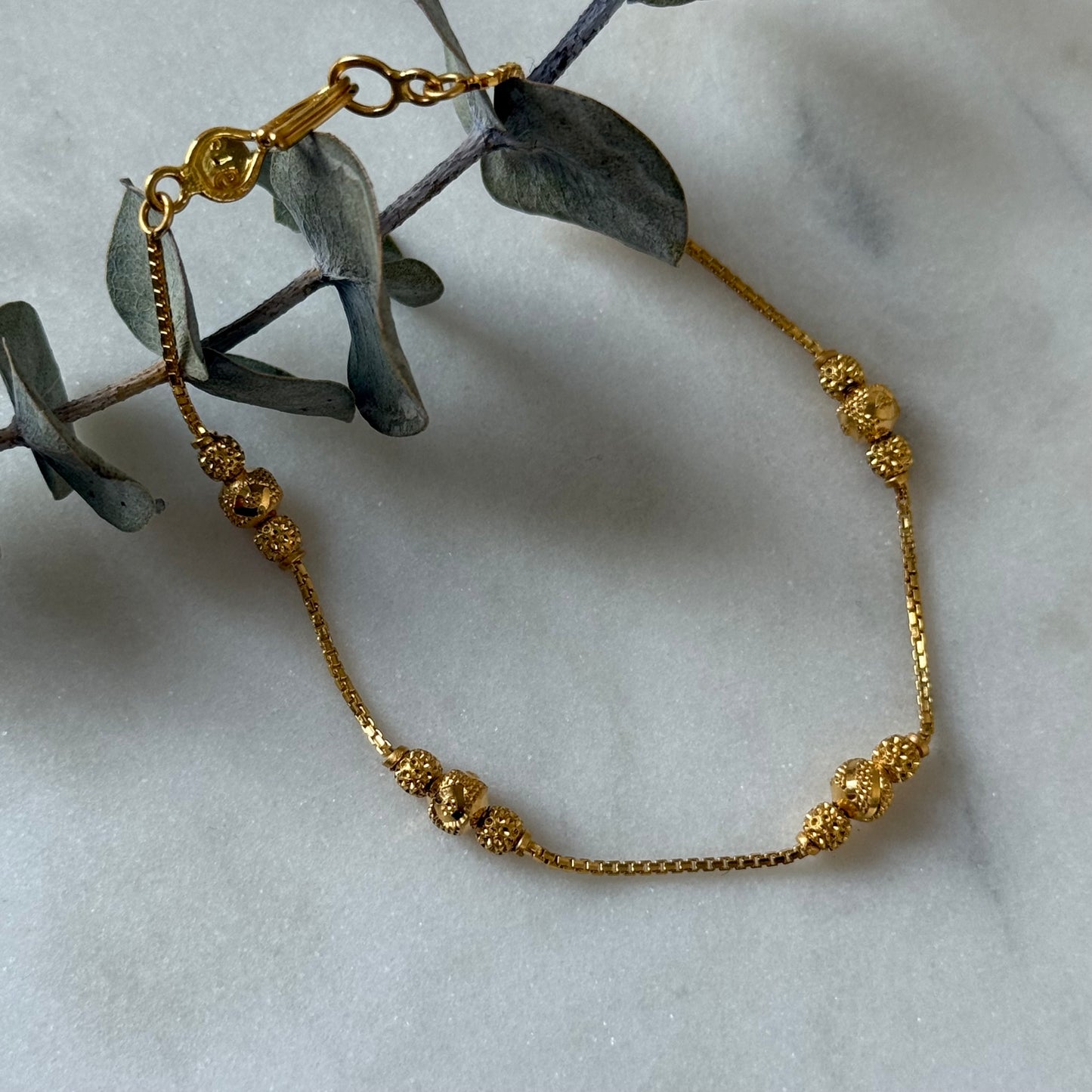 22ct gold triple beaded bracelet l 7 inches