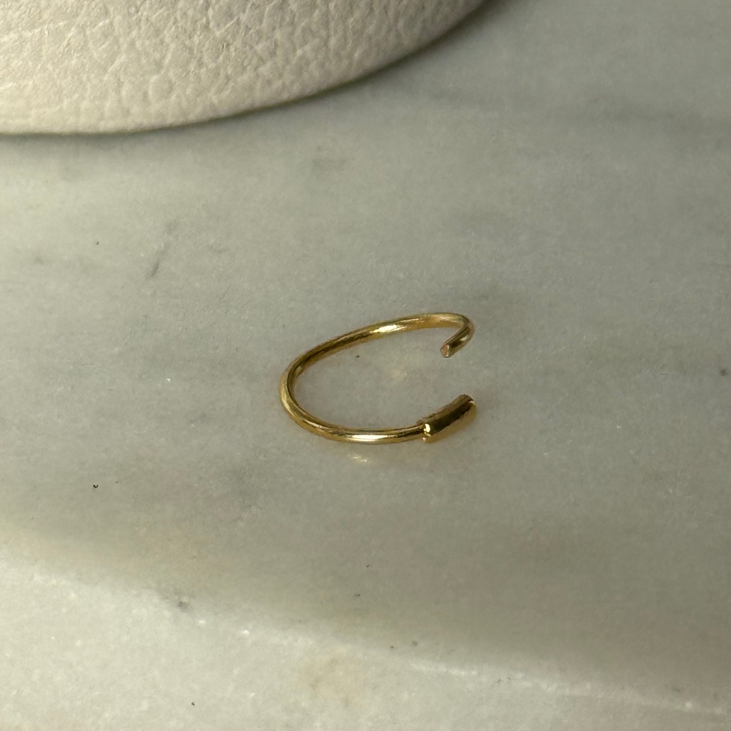 18ct gold single plain hoop | 8mm