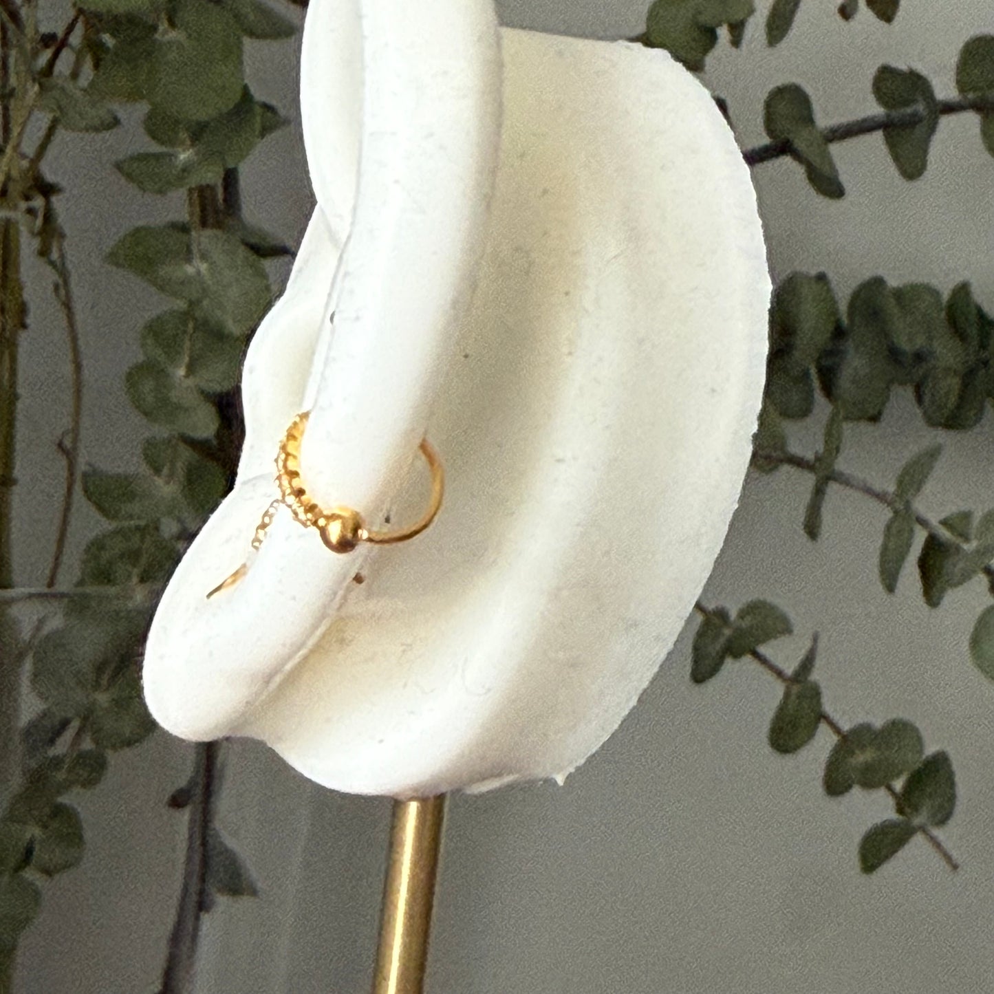 18ct gold single hoop