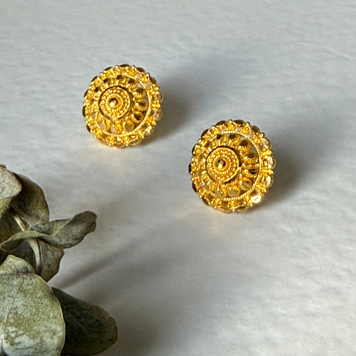 22ct gold stud pair | 15mm