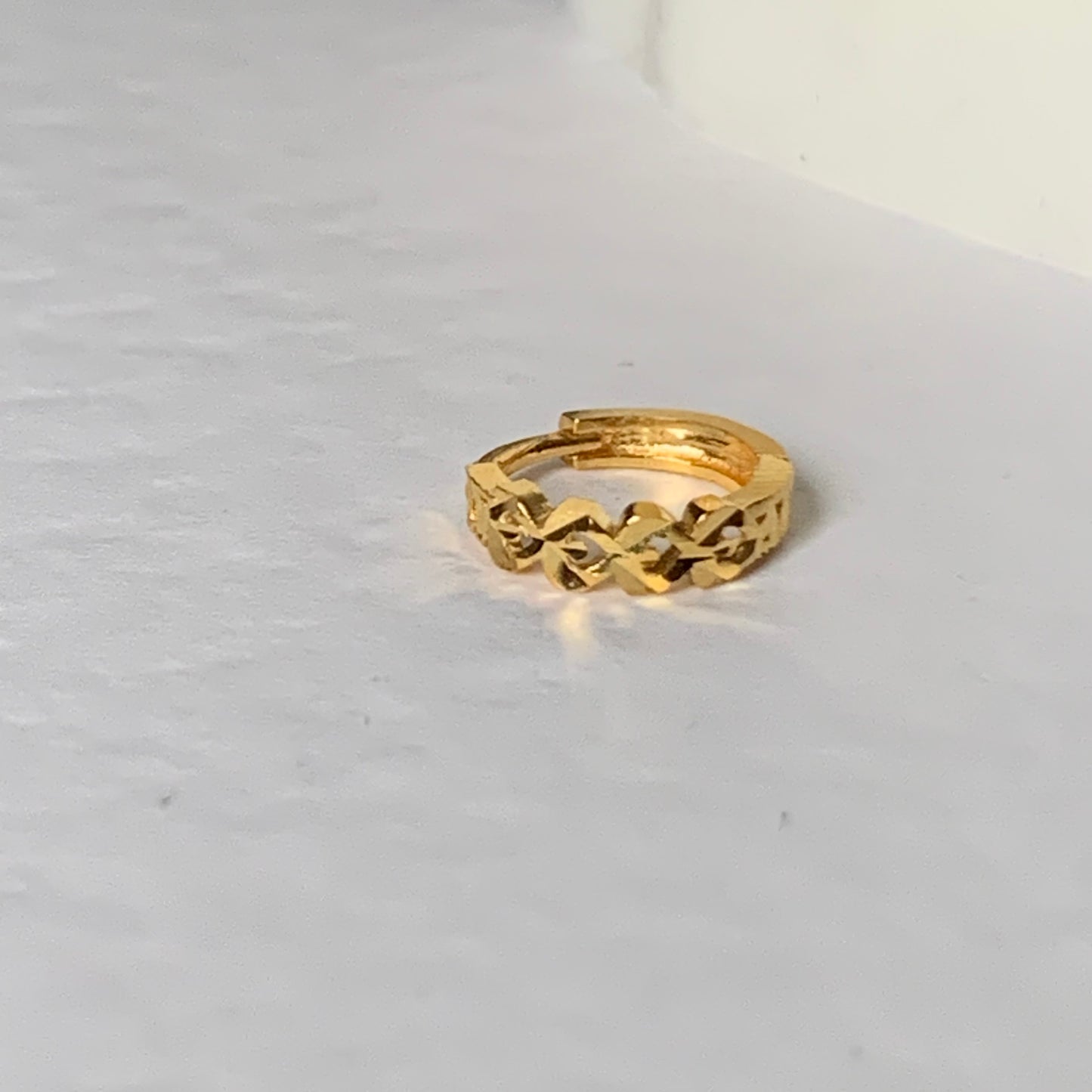 18ct Gold Heart Hoop | 7mm