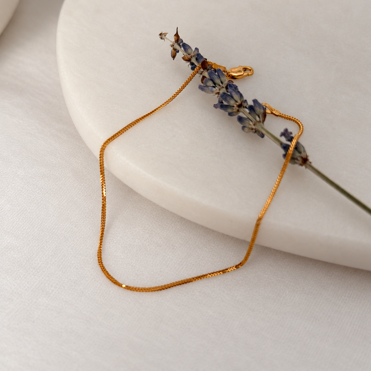 The basic. | 22ct gold minimal chain bracelet (7.6 inches)
