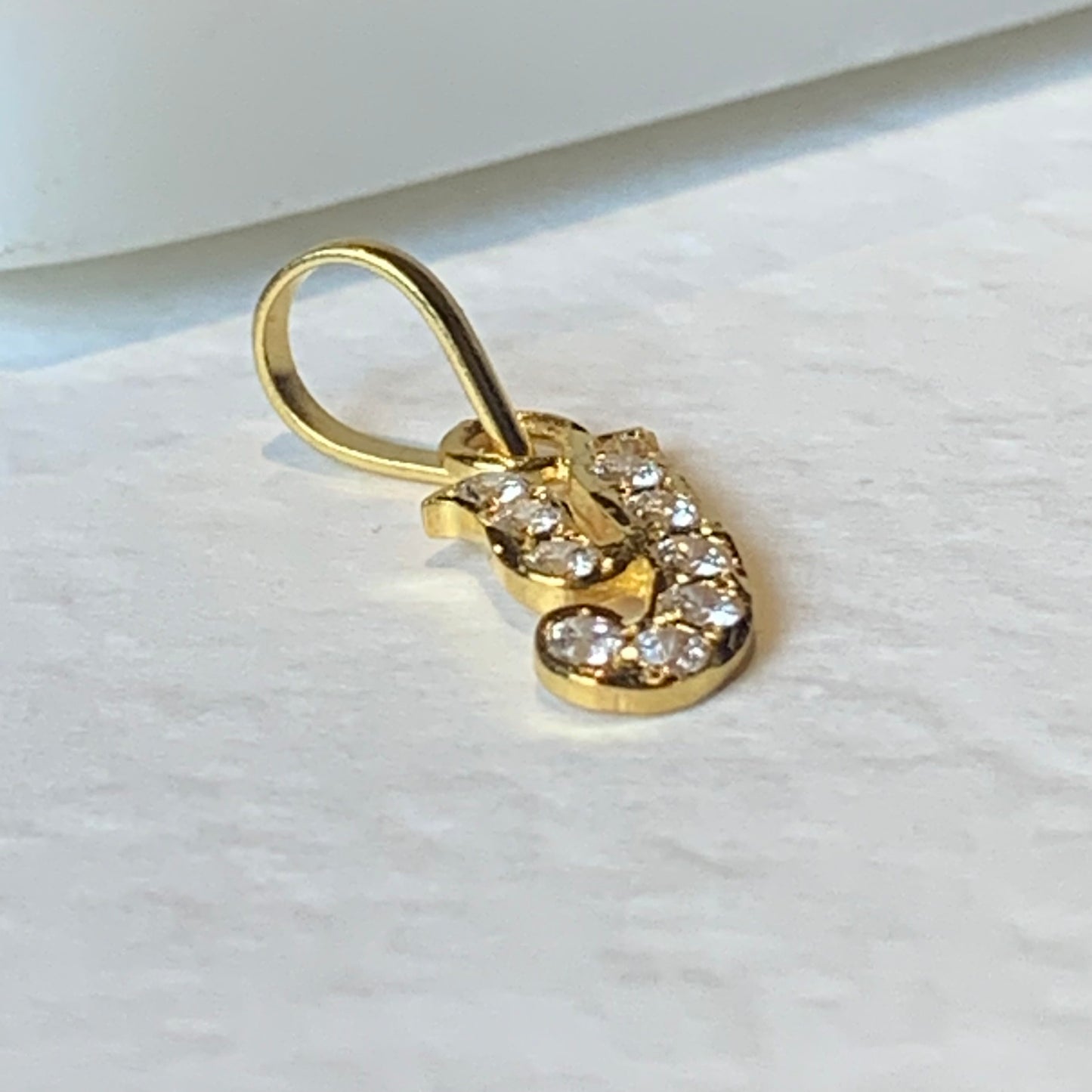 18ct Gold ‘y’ Pendant | 14mm