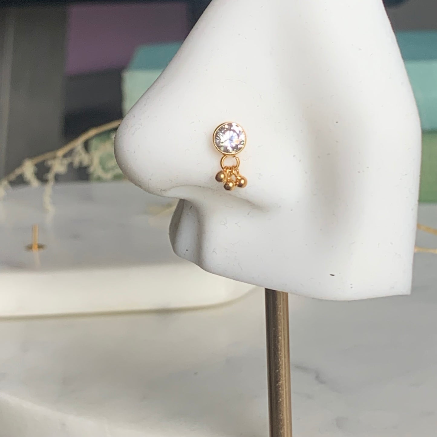 18ct Gold Single Dangly Stud