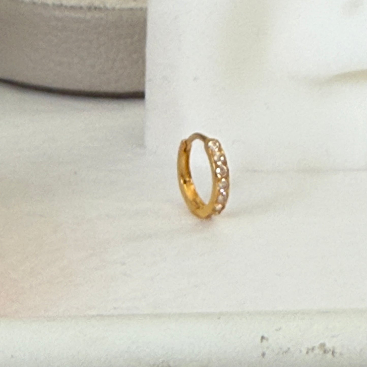 18ct gold single hoop | 8mm