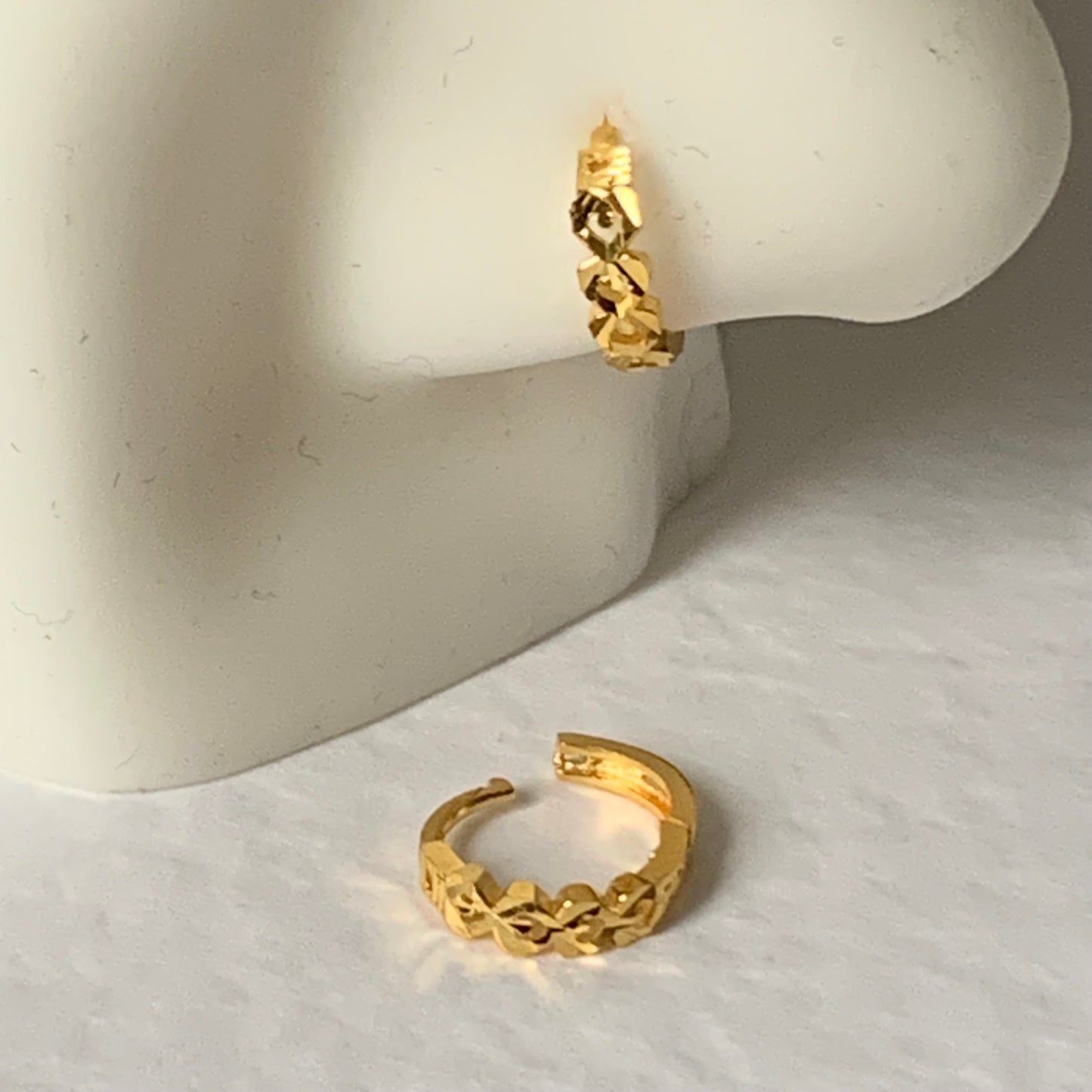 18ct Gold Heart Hoop | 7mm
