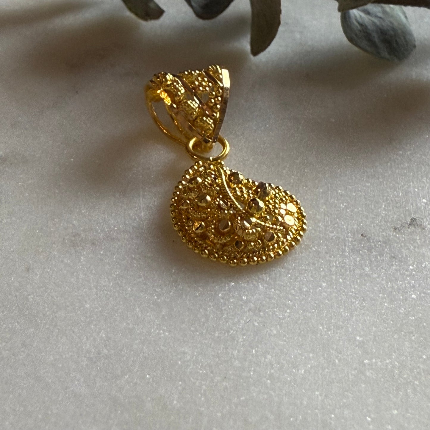 22ct gold small pendant