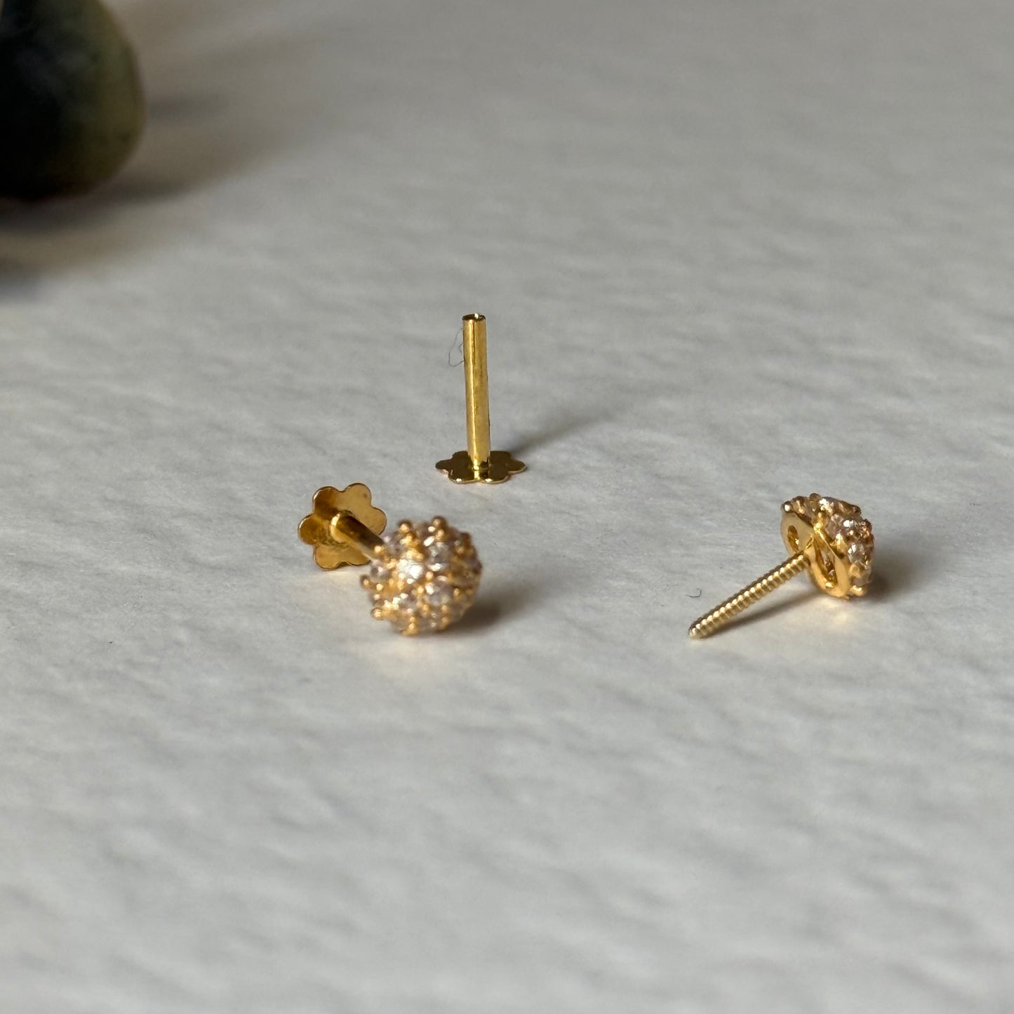 14ct gold SINGLE stud | clear cz stone