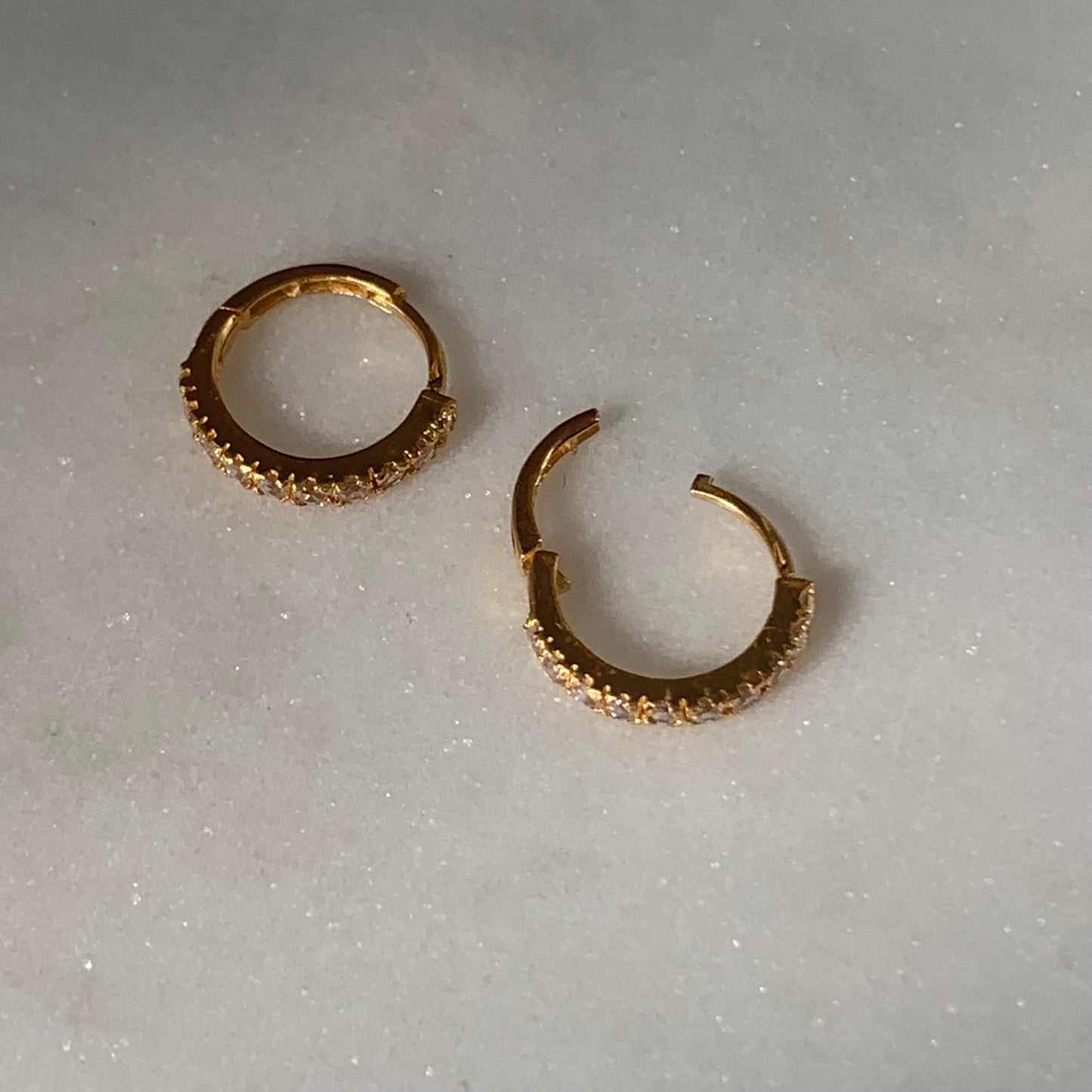 18ct Gold Huggies | 8mm (2)