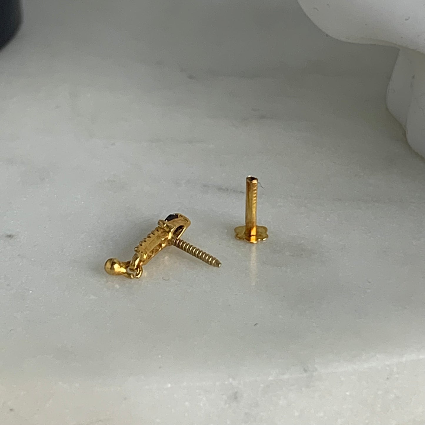 18ct Gold Dangly Stud