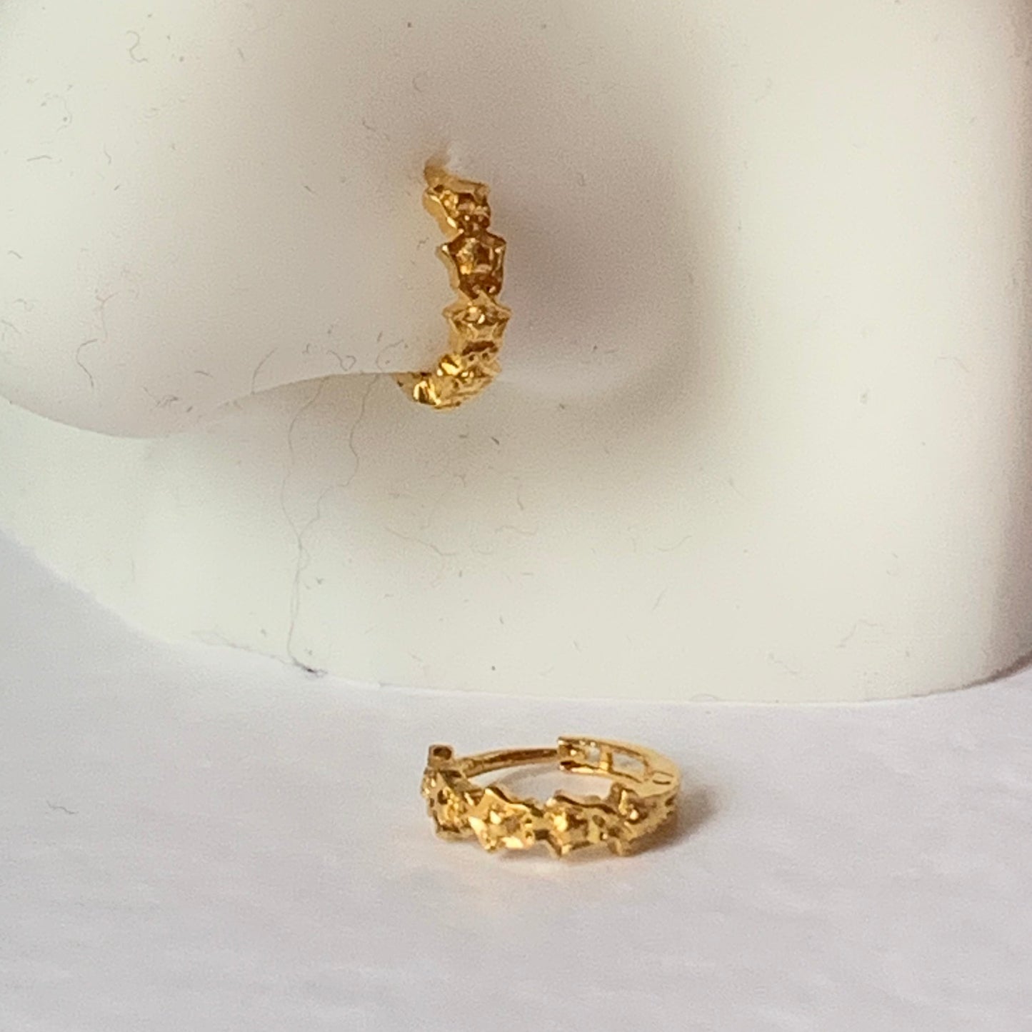 18ct Gold Floral Hoop | 7mm