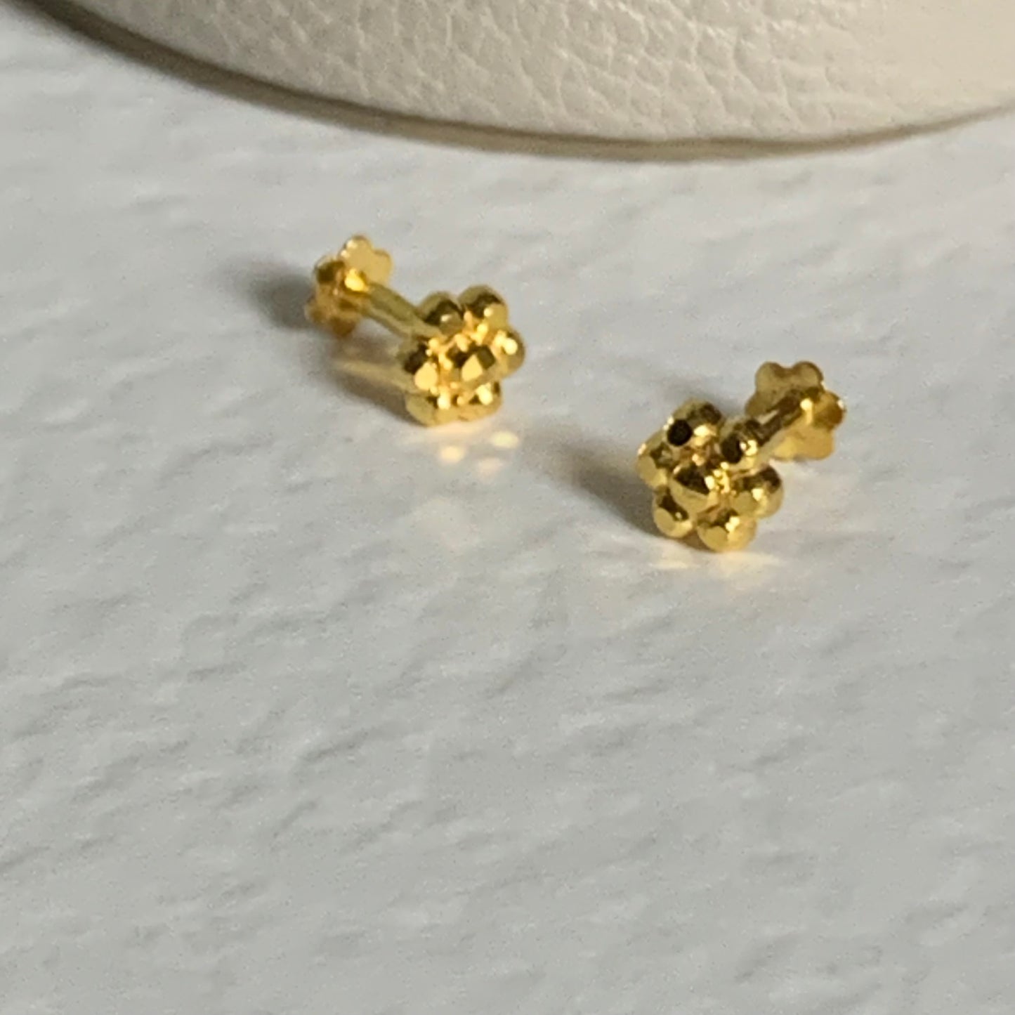 18ct Flower Stud Pair | 5mm