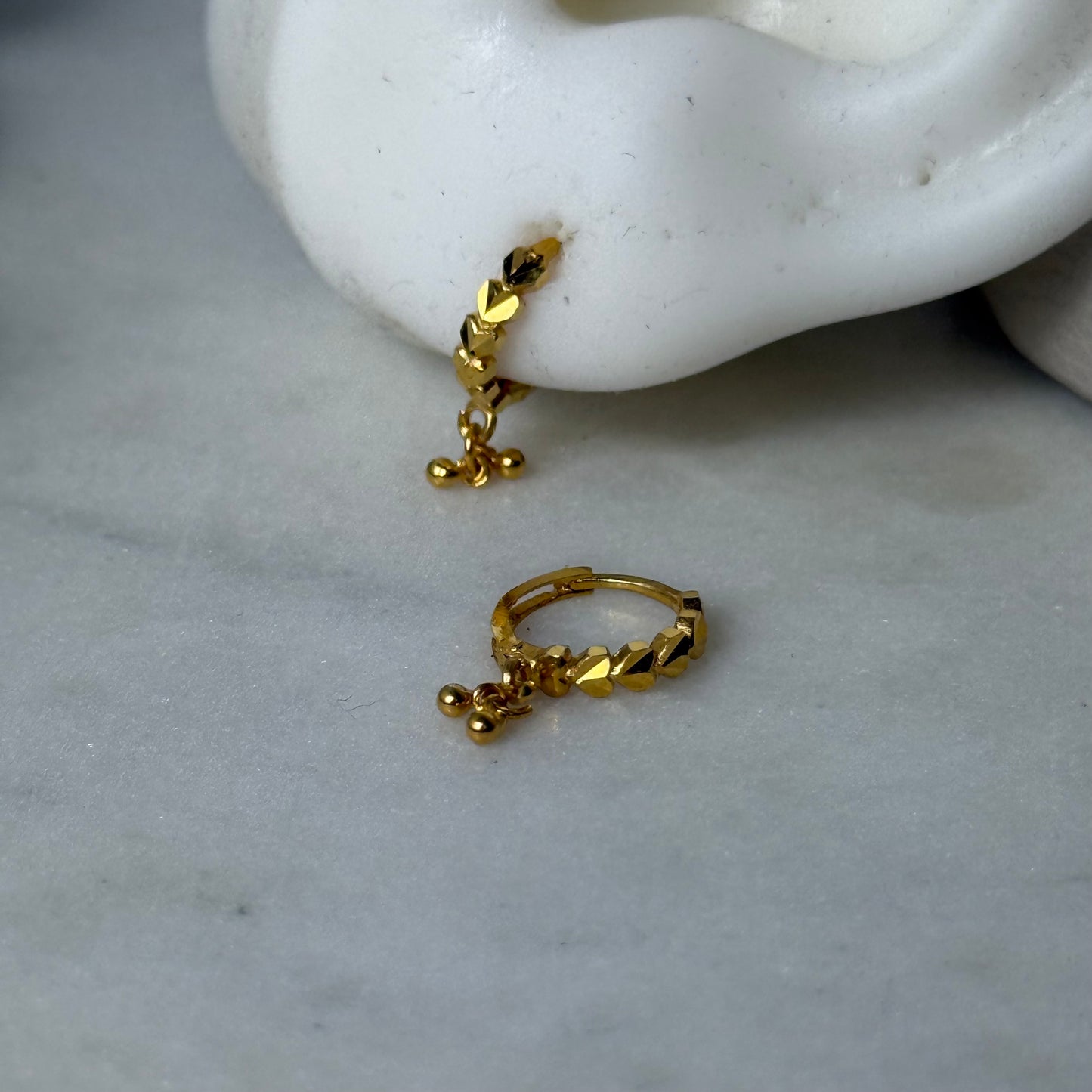 18ct gold Huggies pair | 8mm