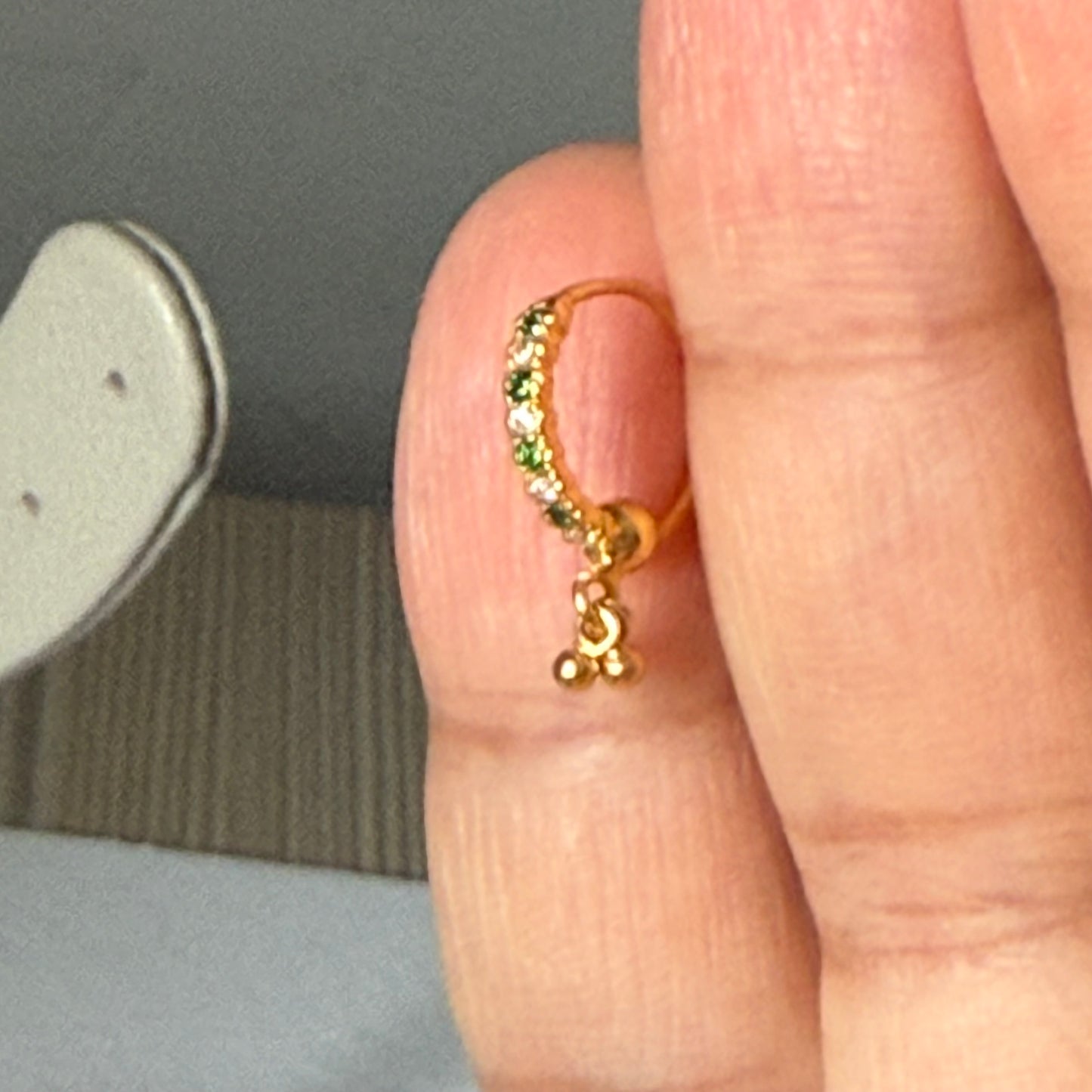 18ct gold single hoop | green