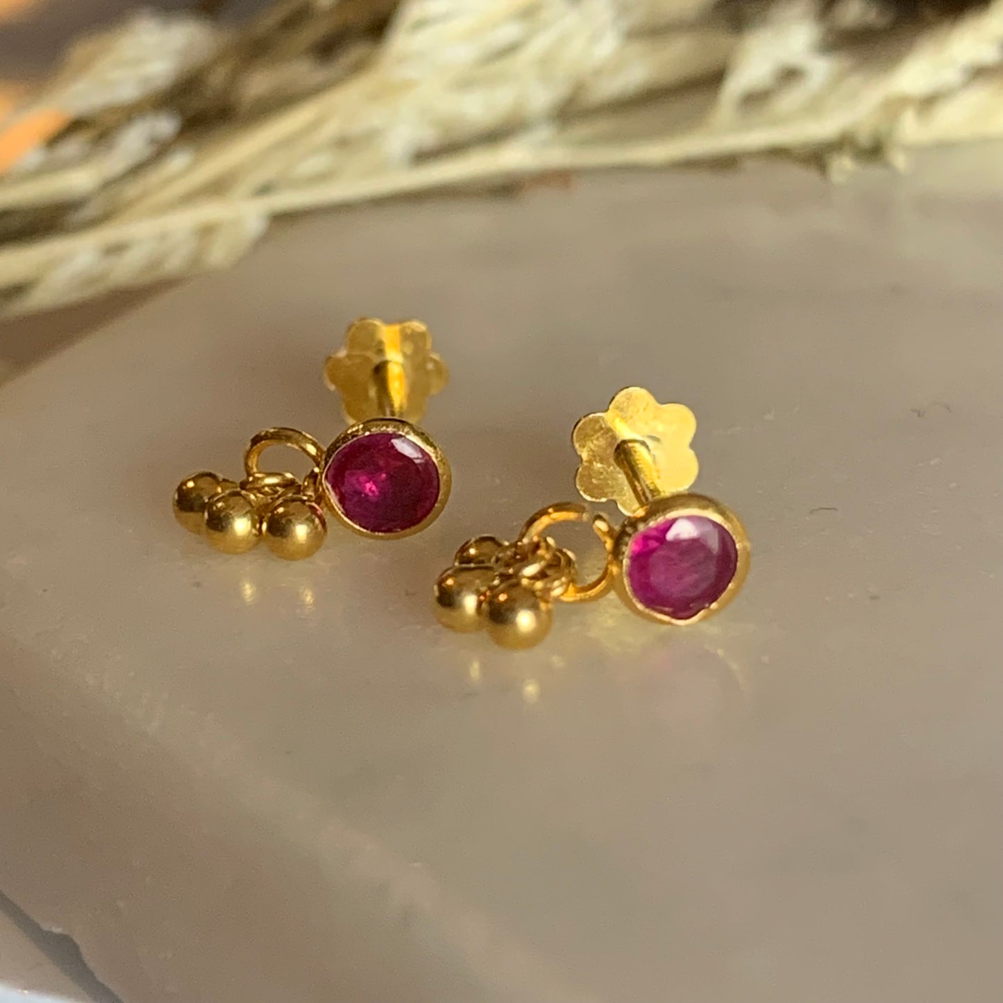 18ct Gold Dangly Stud Pair