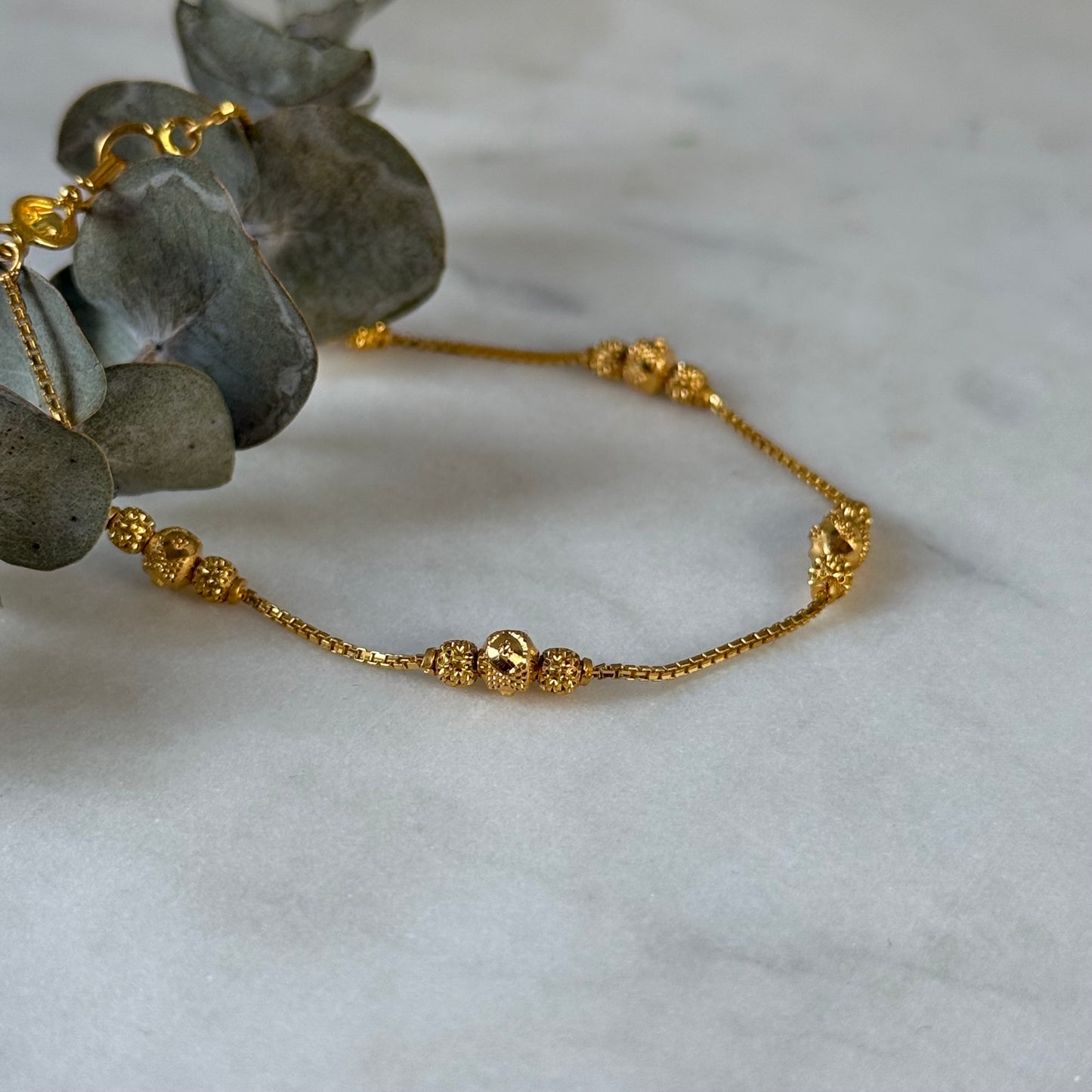 22ct gold triple beaded bracelet l 7 inches
