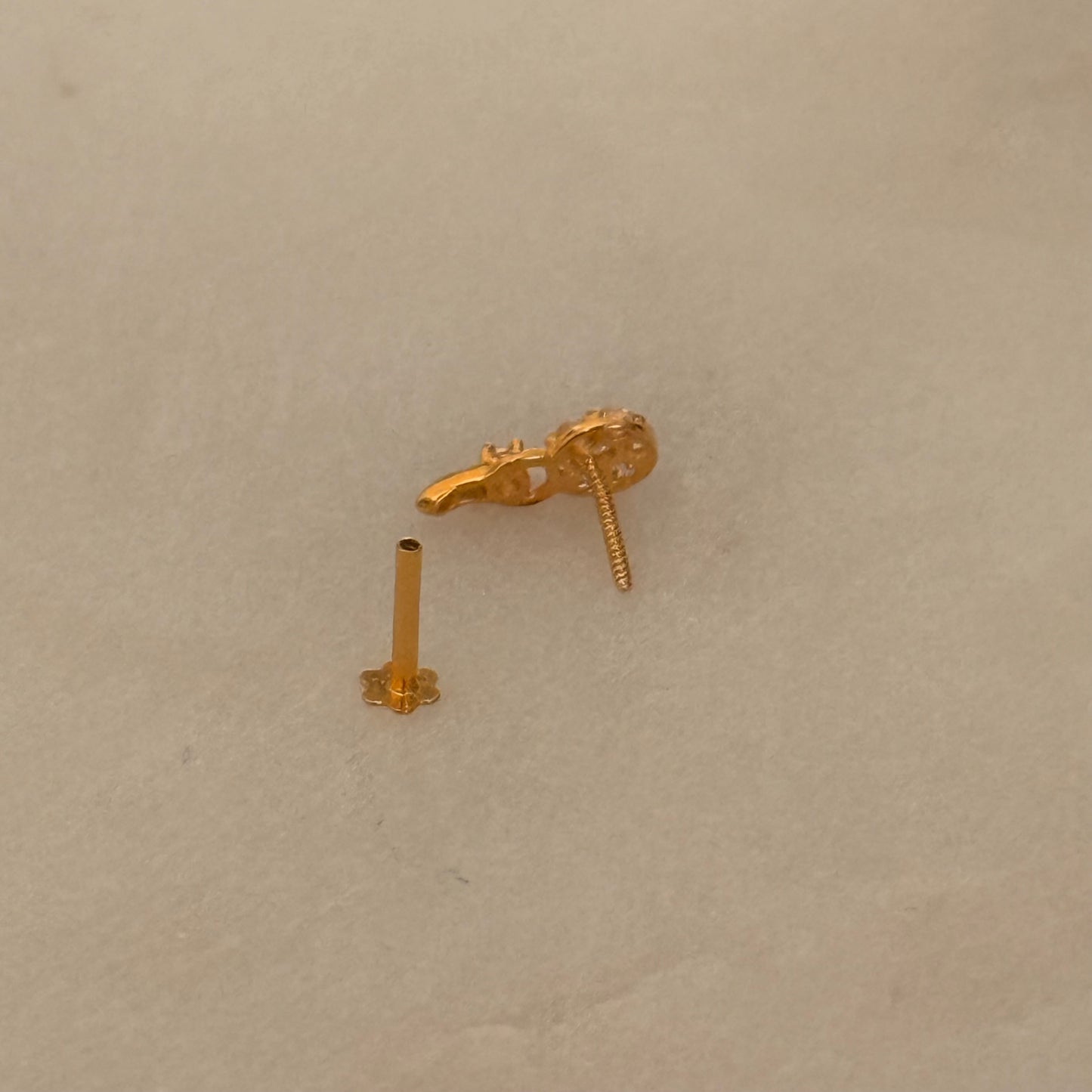 Olive II | 18ct gold drop stud