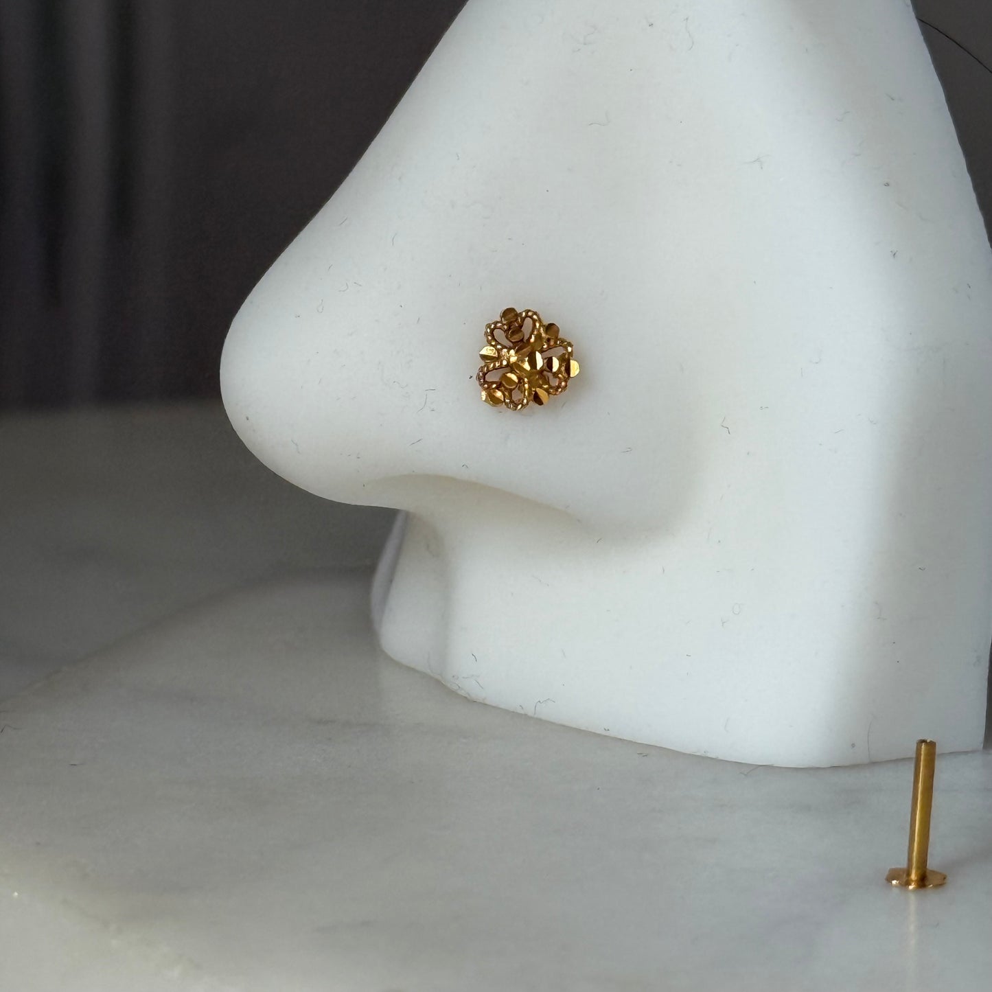 14ct gold single aztec stud