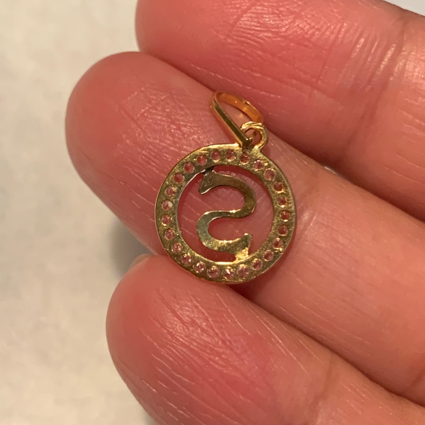 18ct gold ‘S’ pendant