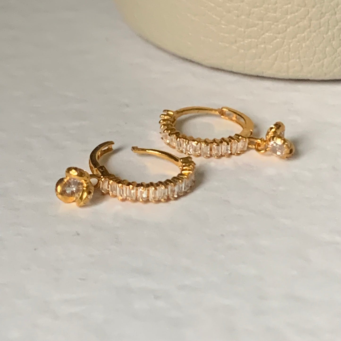 18ct Gold Huggies | 8mm