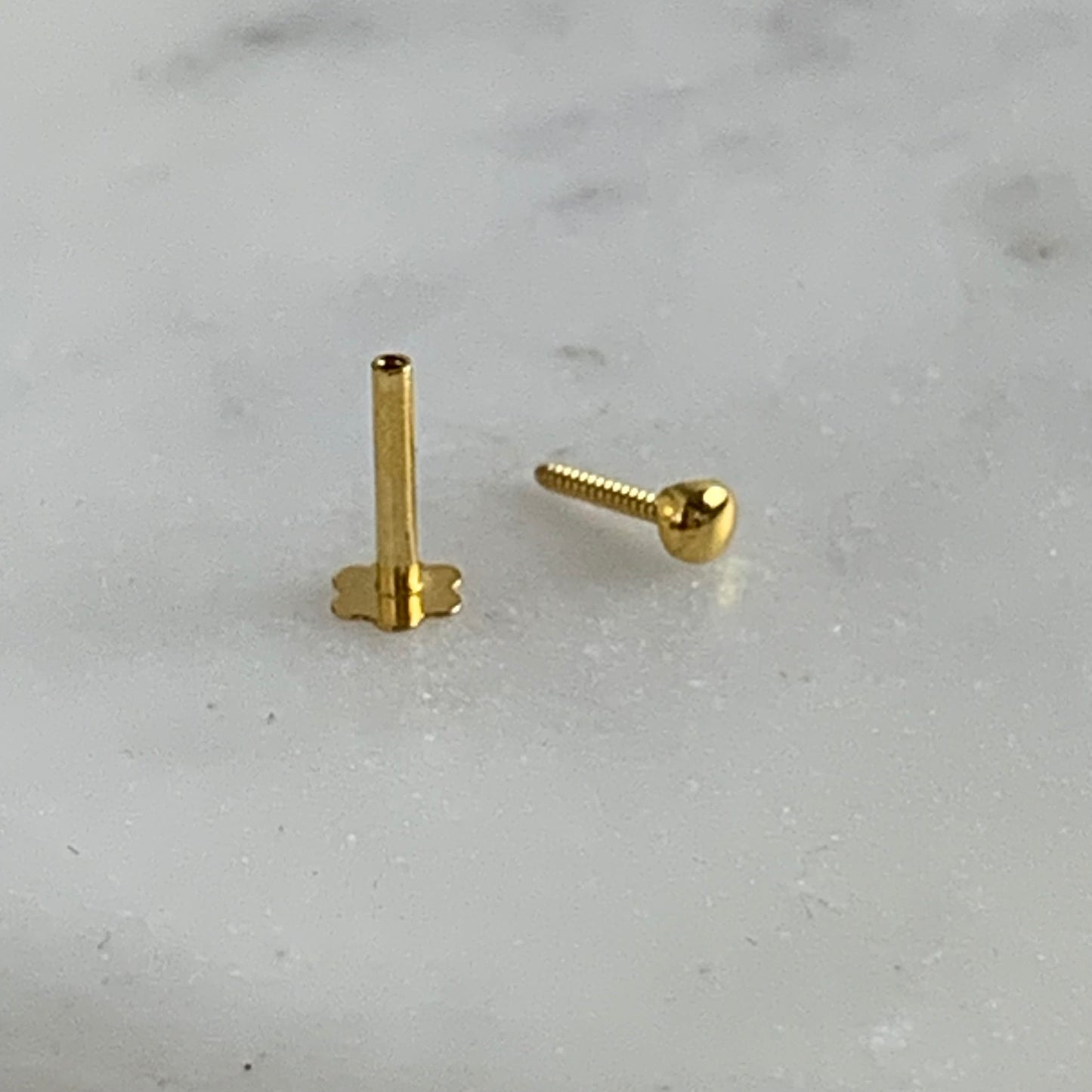 18ct Gold Stud | 2.2mm