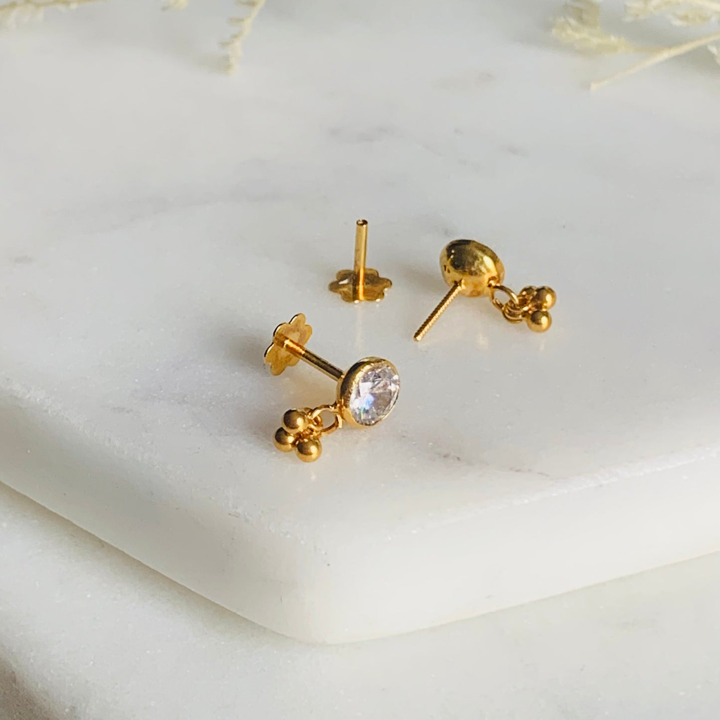 18ct Gold Dangly Stud Pair