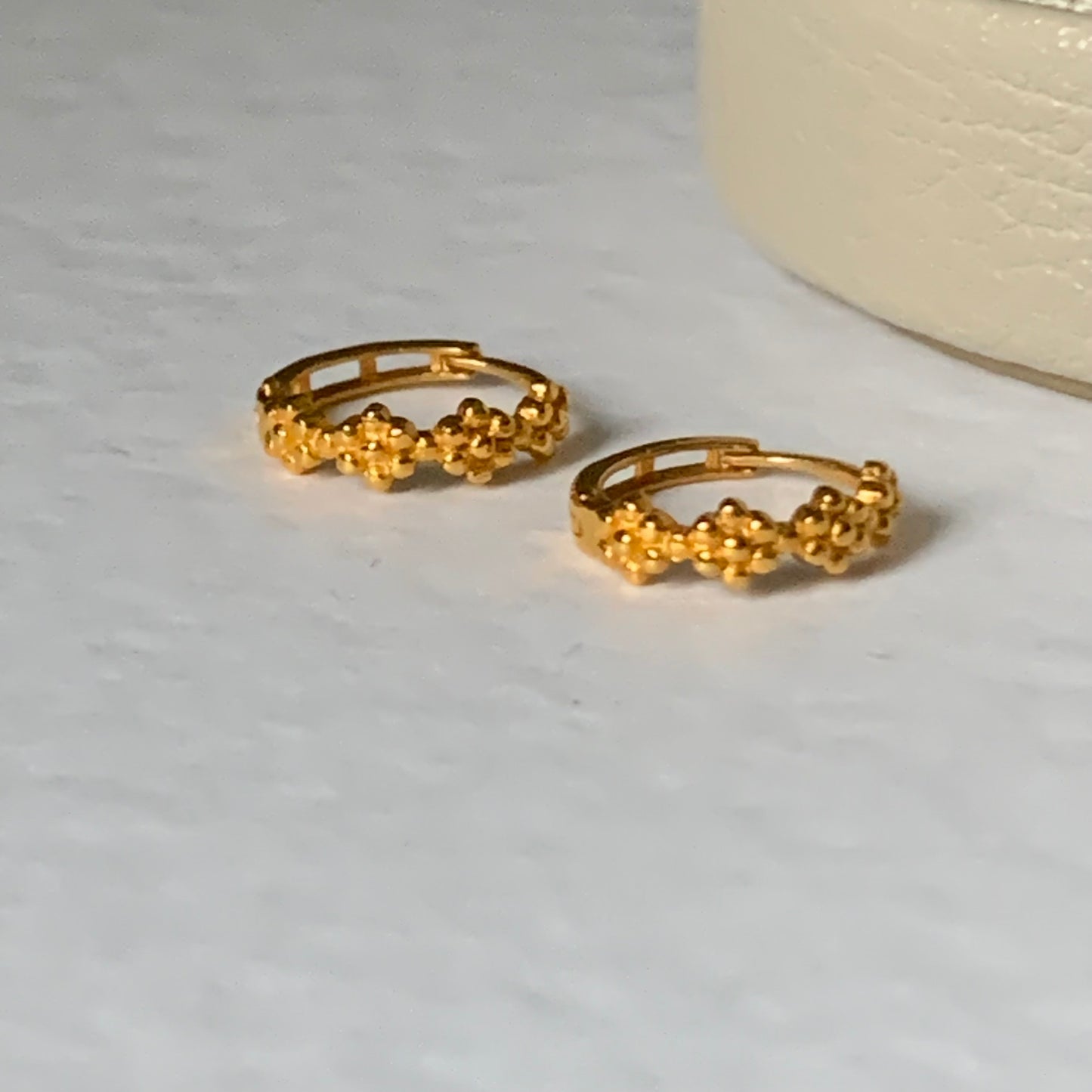 18ct Gold Huggies | 8mm