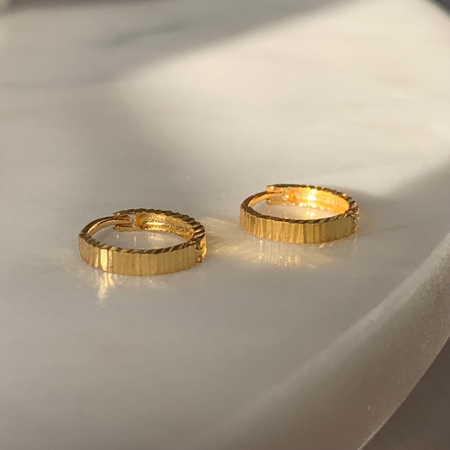 18ct Gold Huggies | 8mm (3)